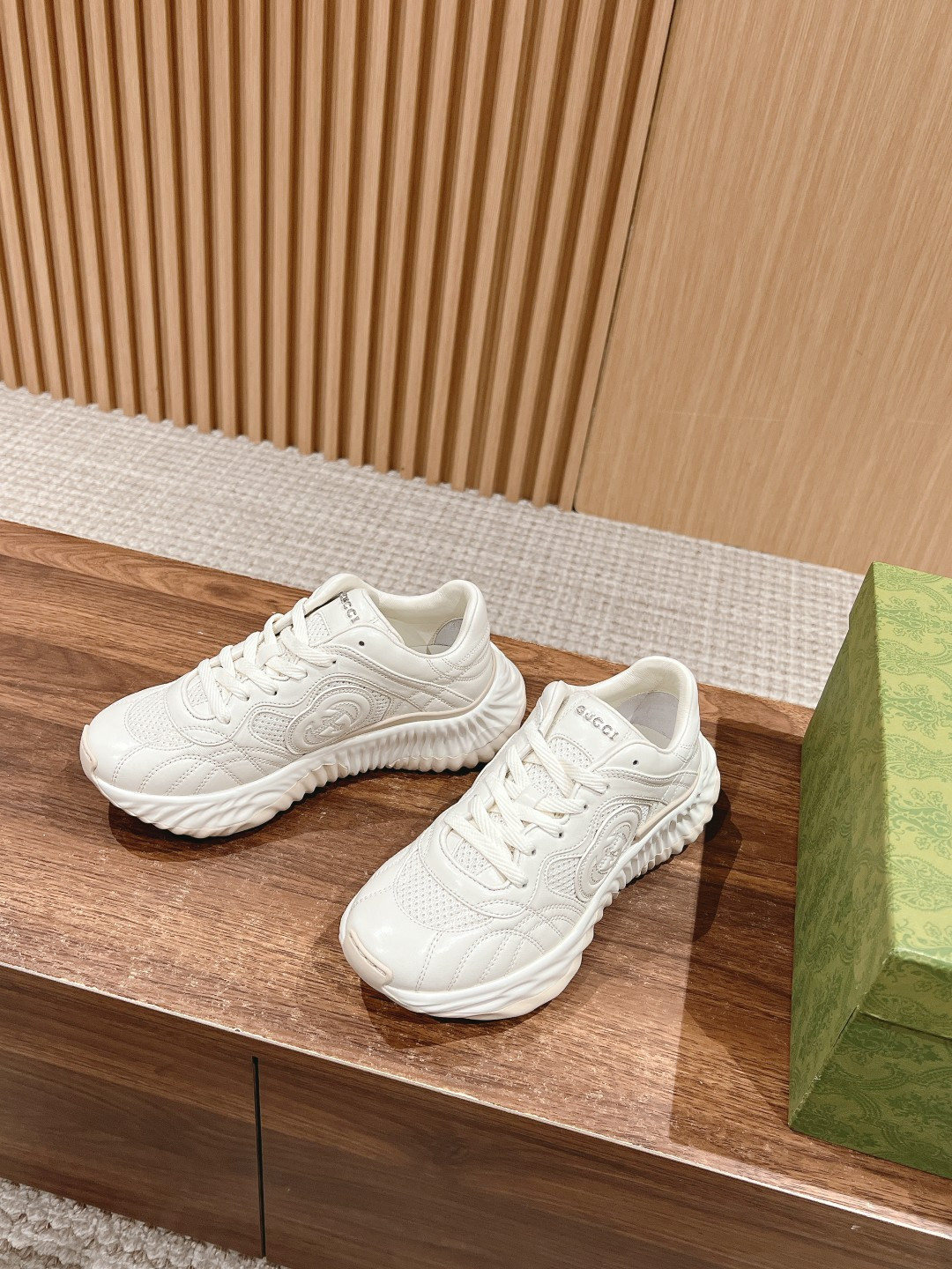 ua G*u*i ripple sneaker