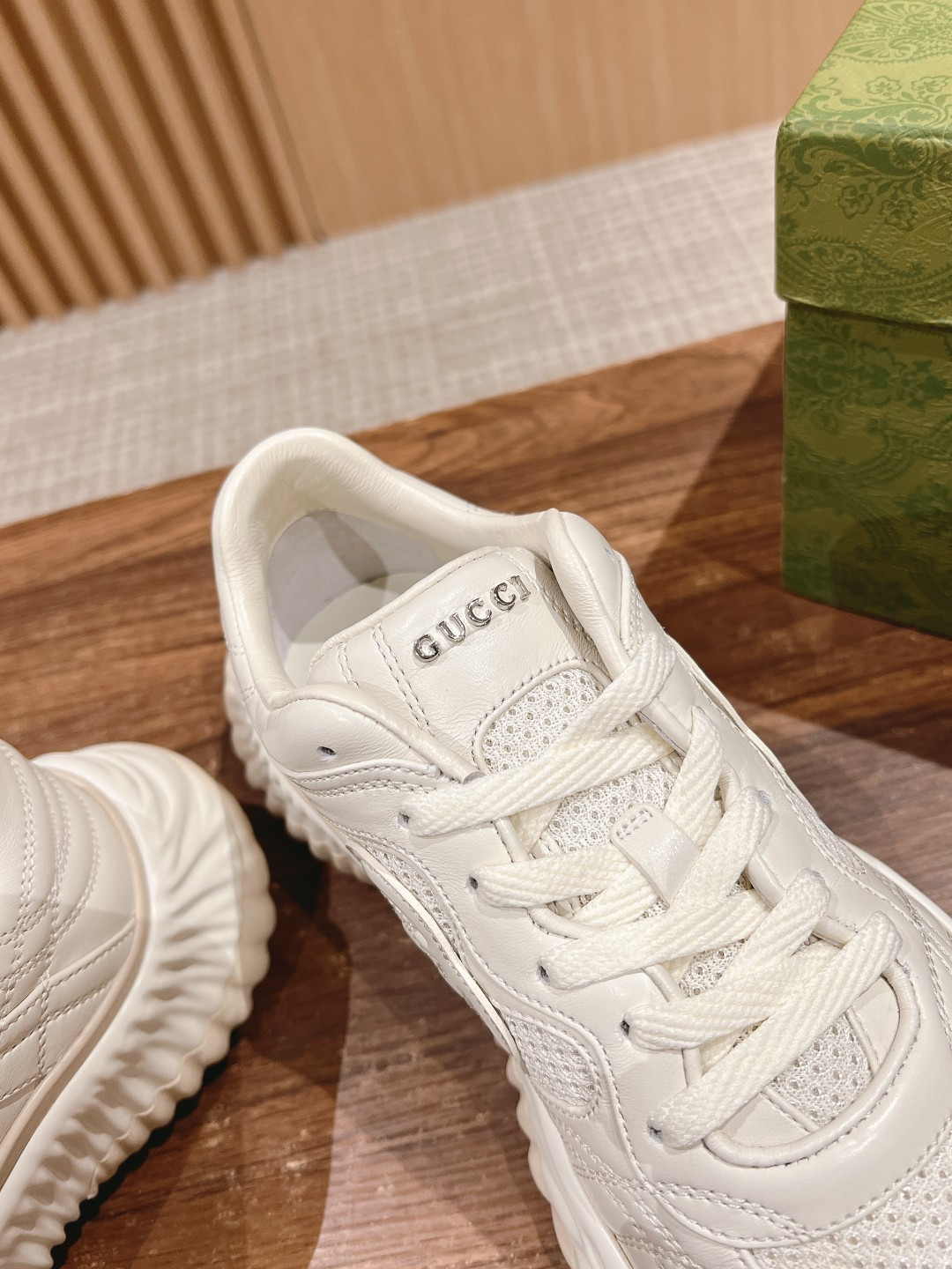 ua G*u*i ripple sneaker