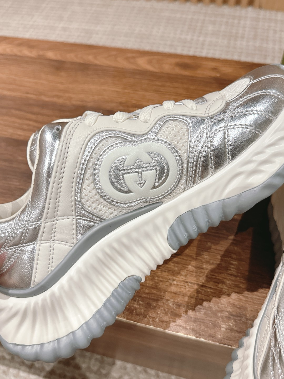 ua G*u*i ripple sneaker