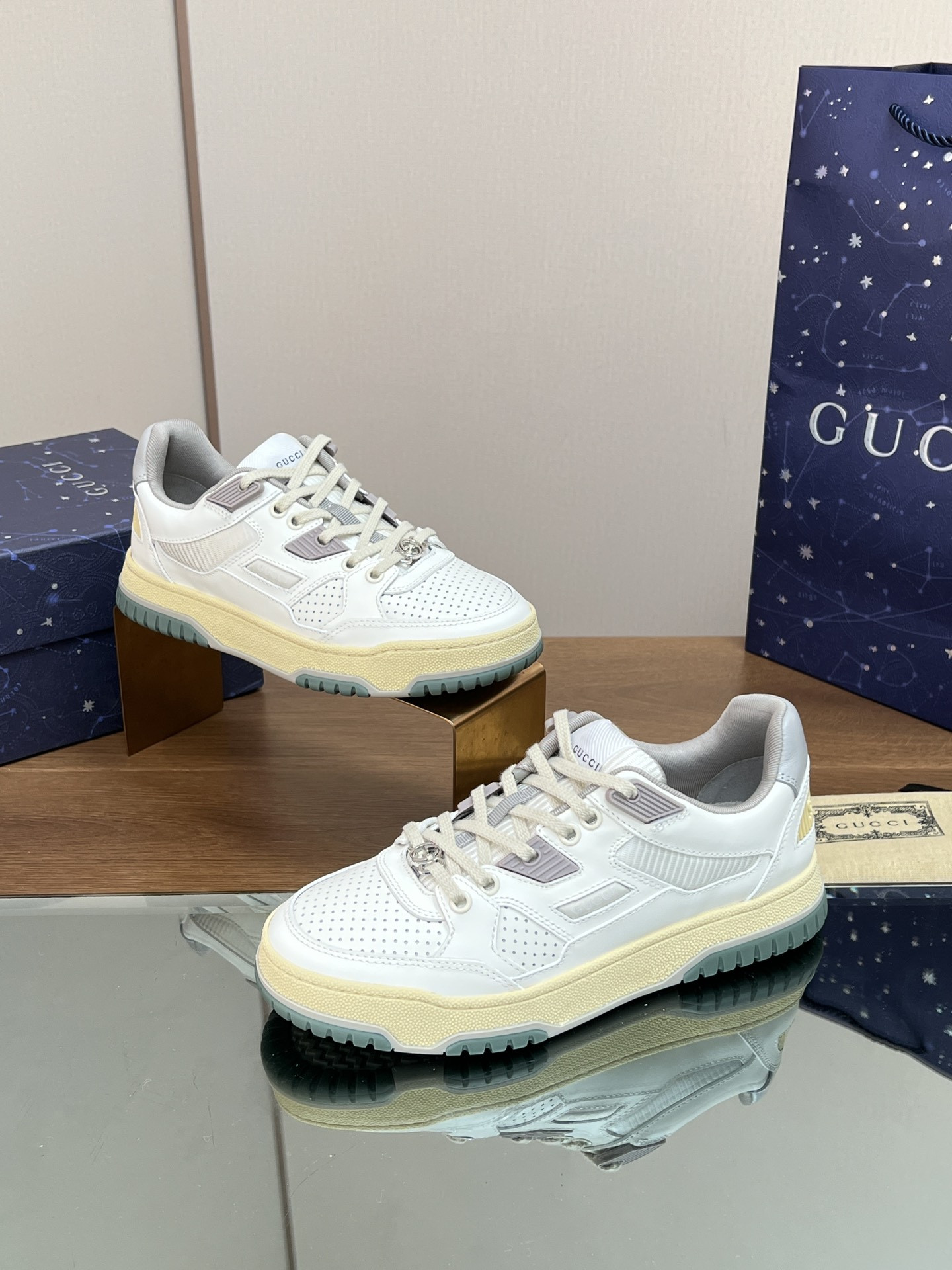 ua G*u*i low-top sneaker