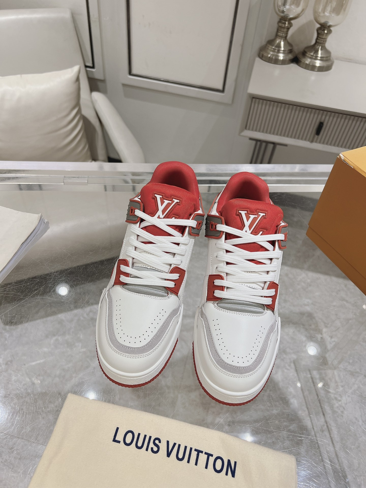 UA LV Trainer Sneaker