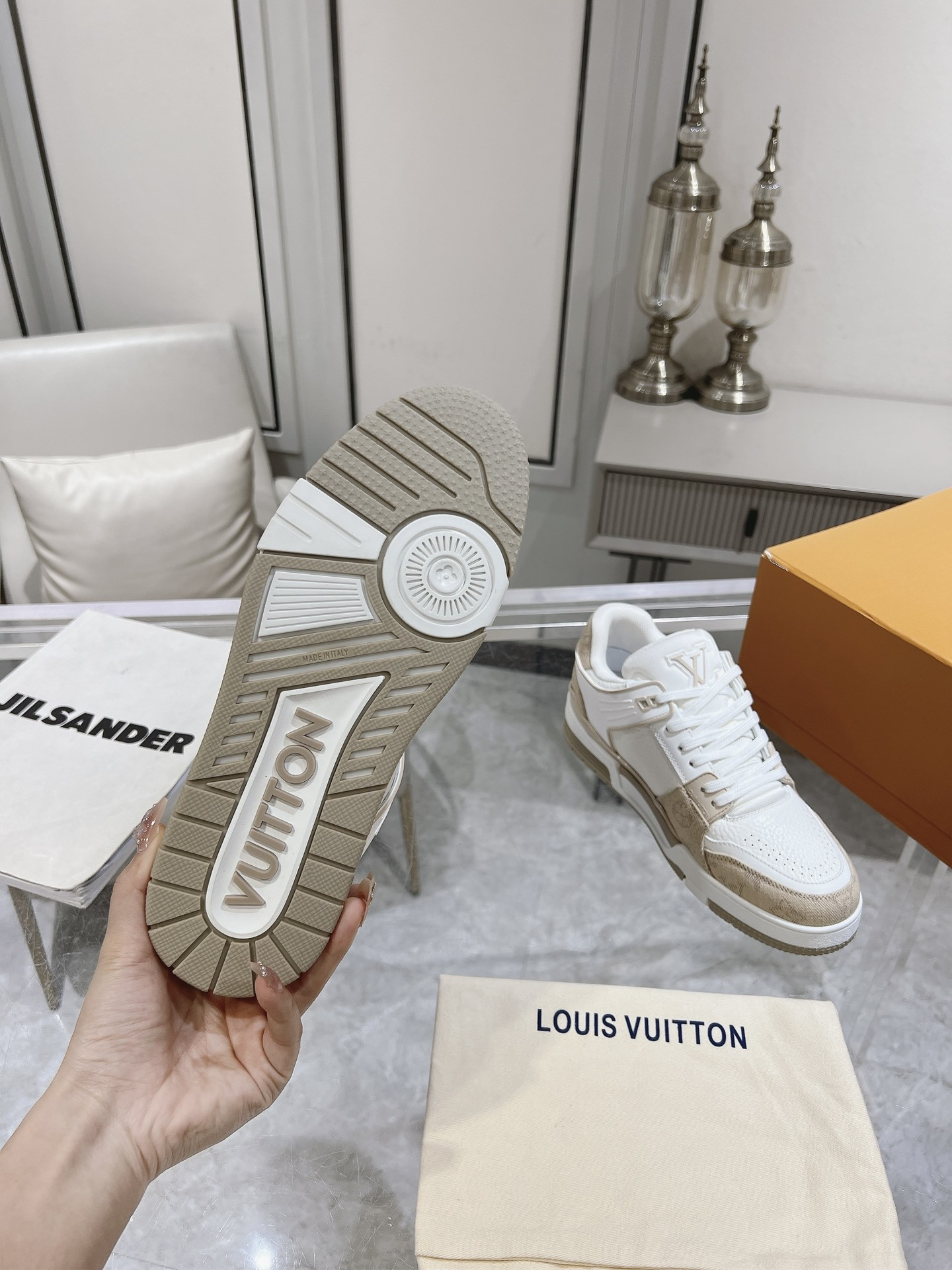 UA LV Trainer Sneaker