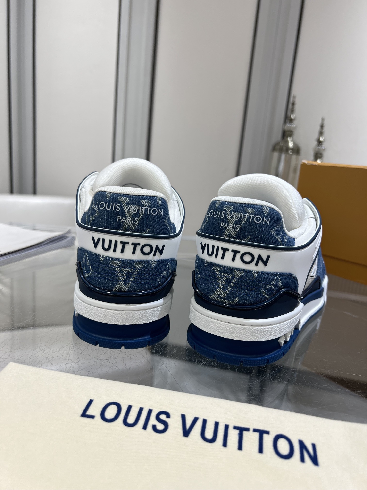 UA LV Trainer Sneaker