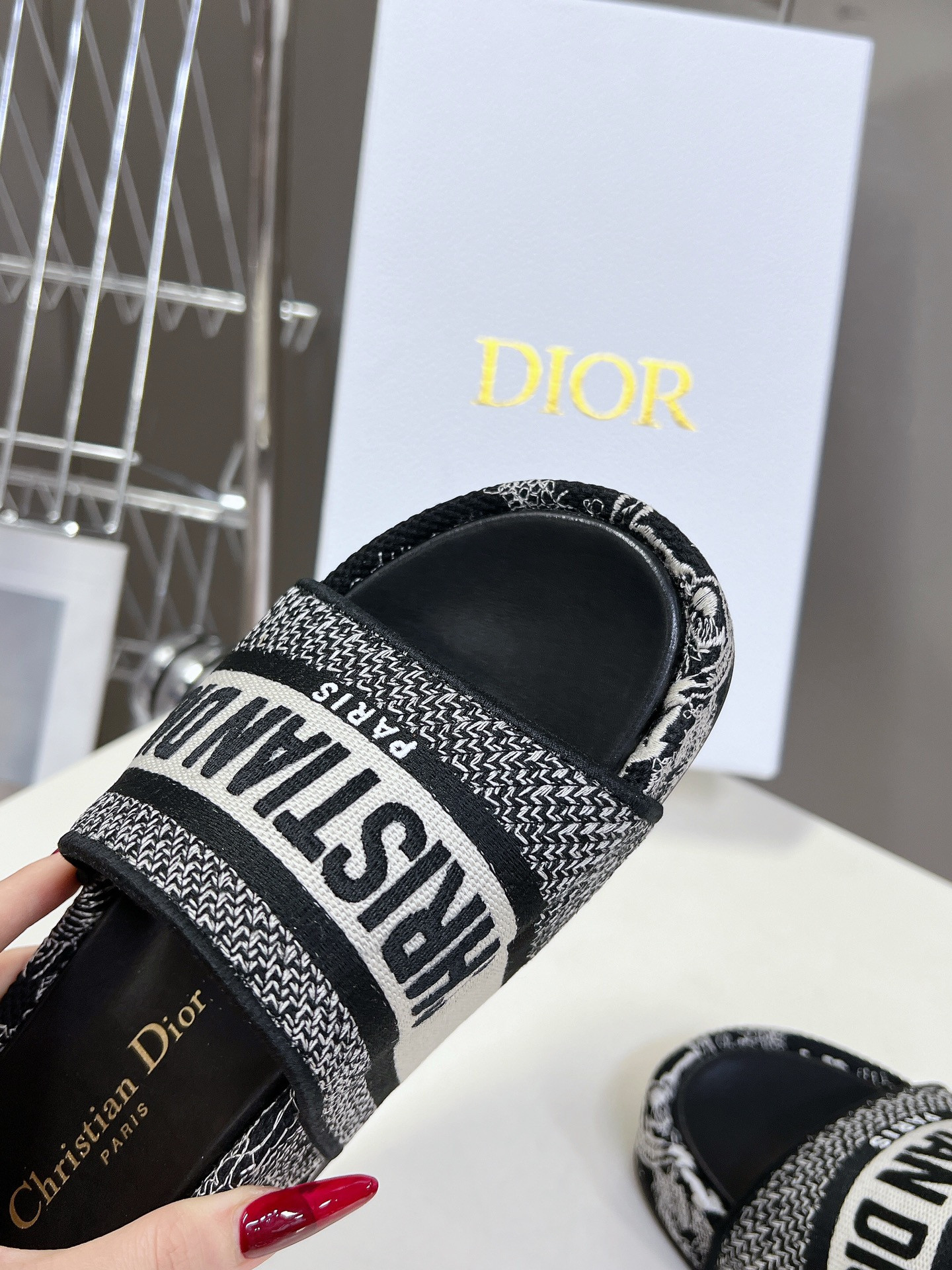 ua D*or platform sandals
