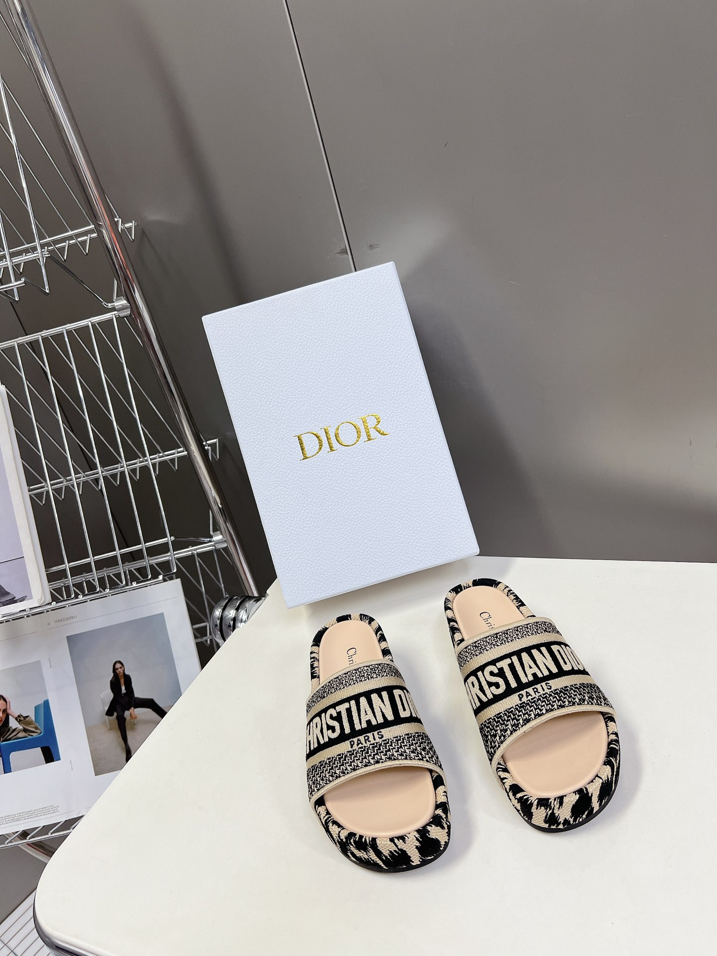 ua D*or platform sandals