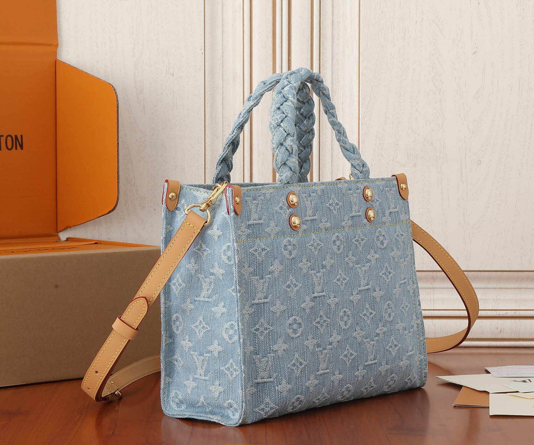 LV Let Go PM M42897 11 x 9.1 x 4.1 in