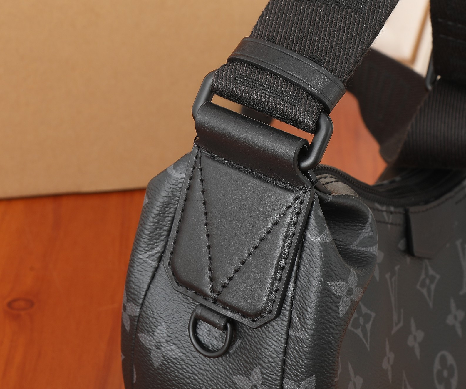 LV Hamac Bag PM M47158 11.2 x 5.9 x 3.1 in