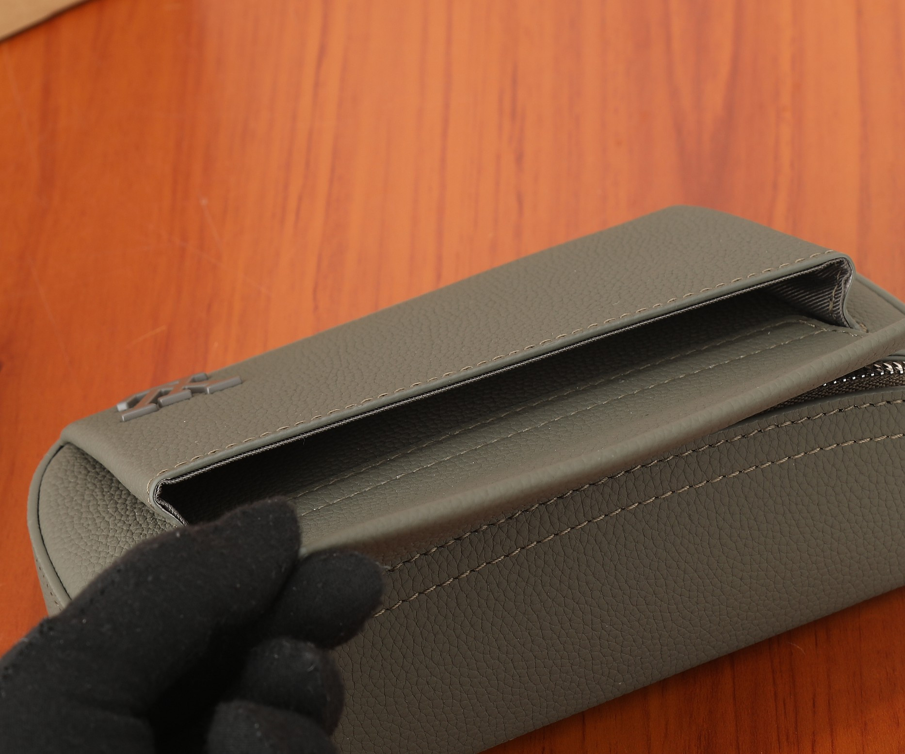 LV Pilot Wearable Wallet M83560 7.9 x 4.7 x 2.2 in