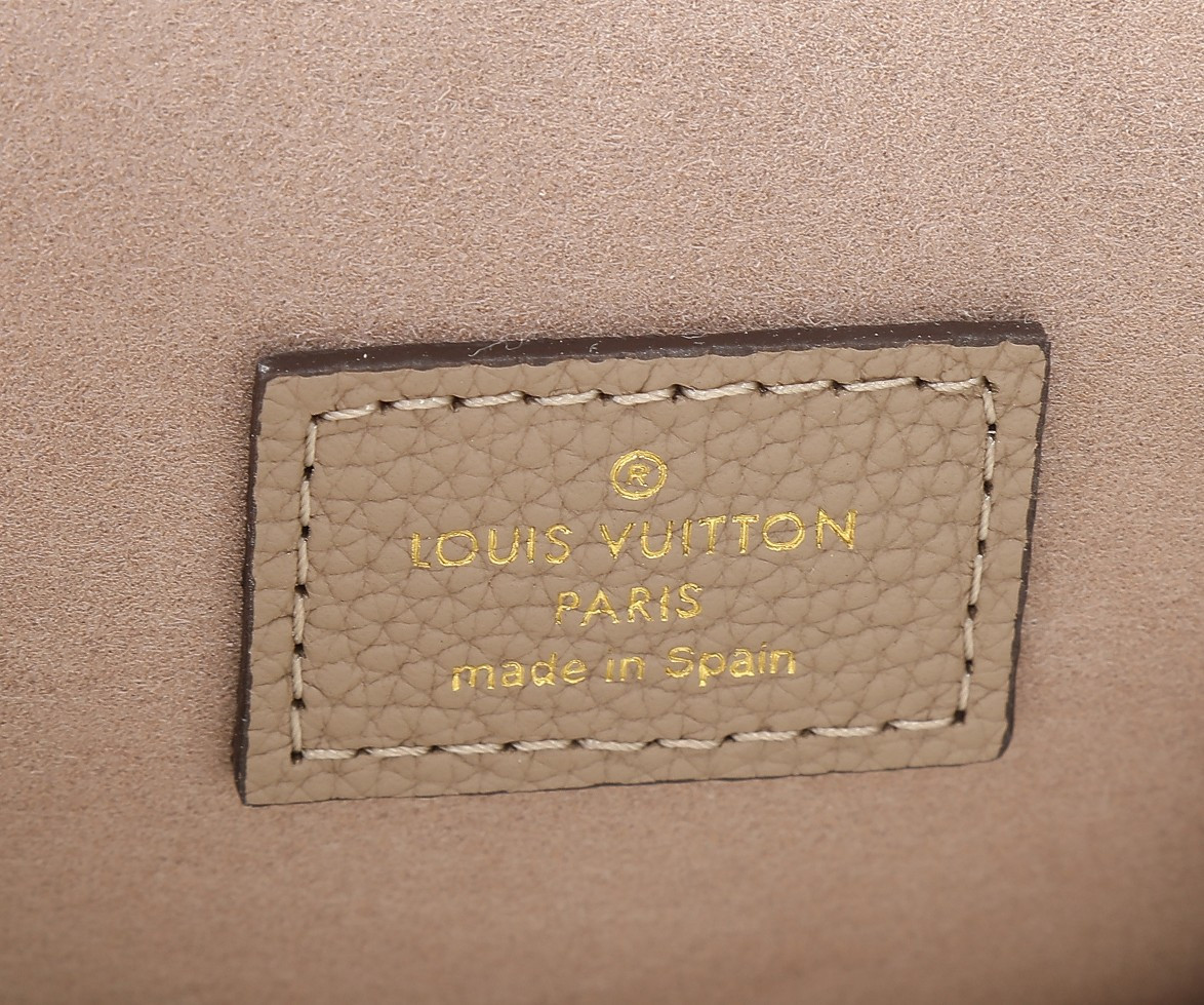 LV Nano Diane  M83300 7.5 x 4.1 x 2.4 in