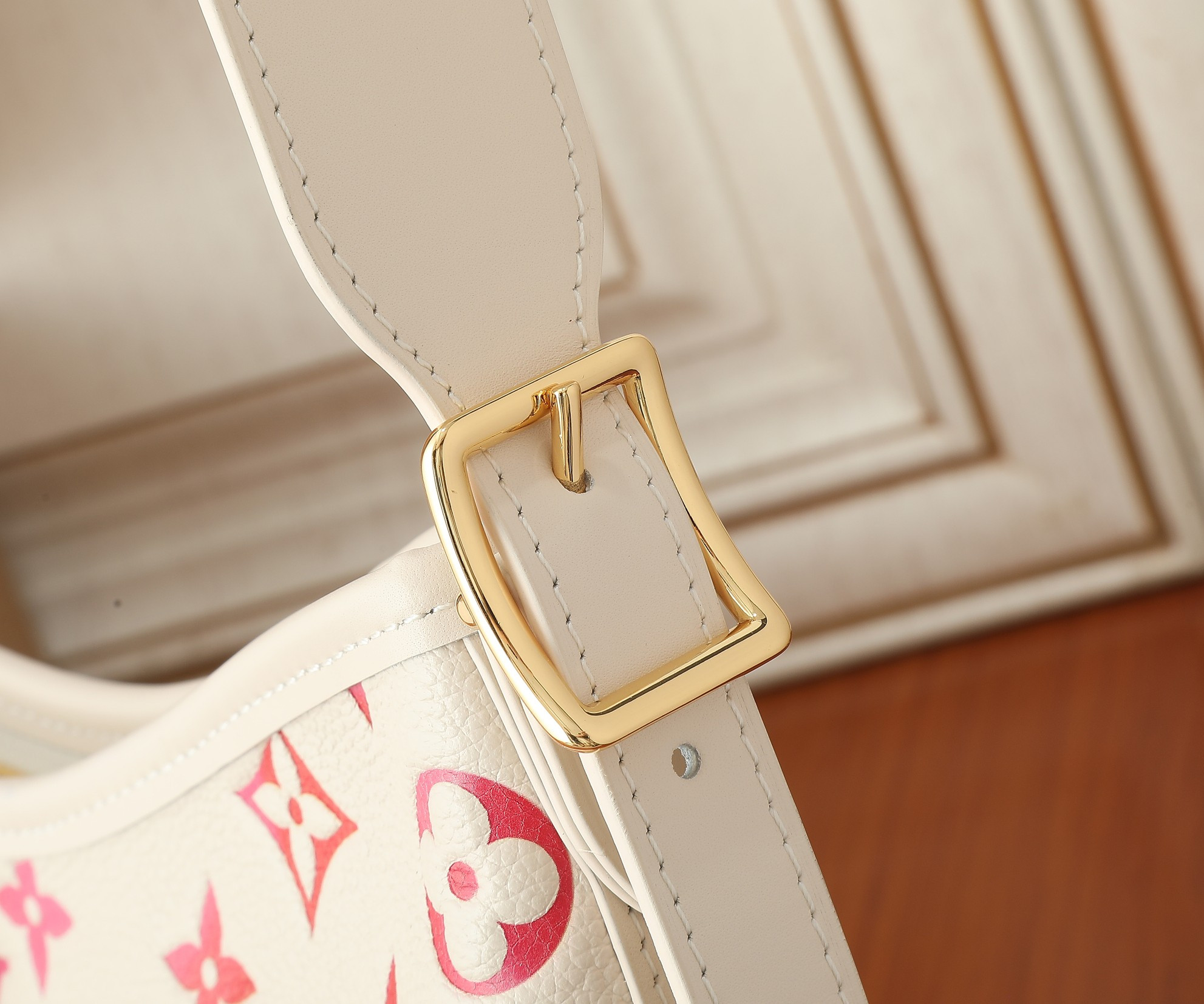 LV CarryAll PM M24652 11.6 x 9.4 x 4.7 in