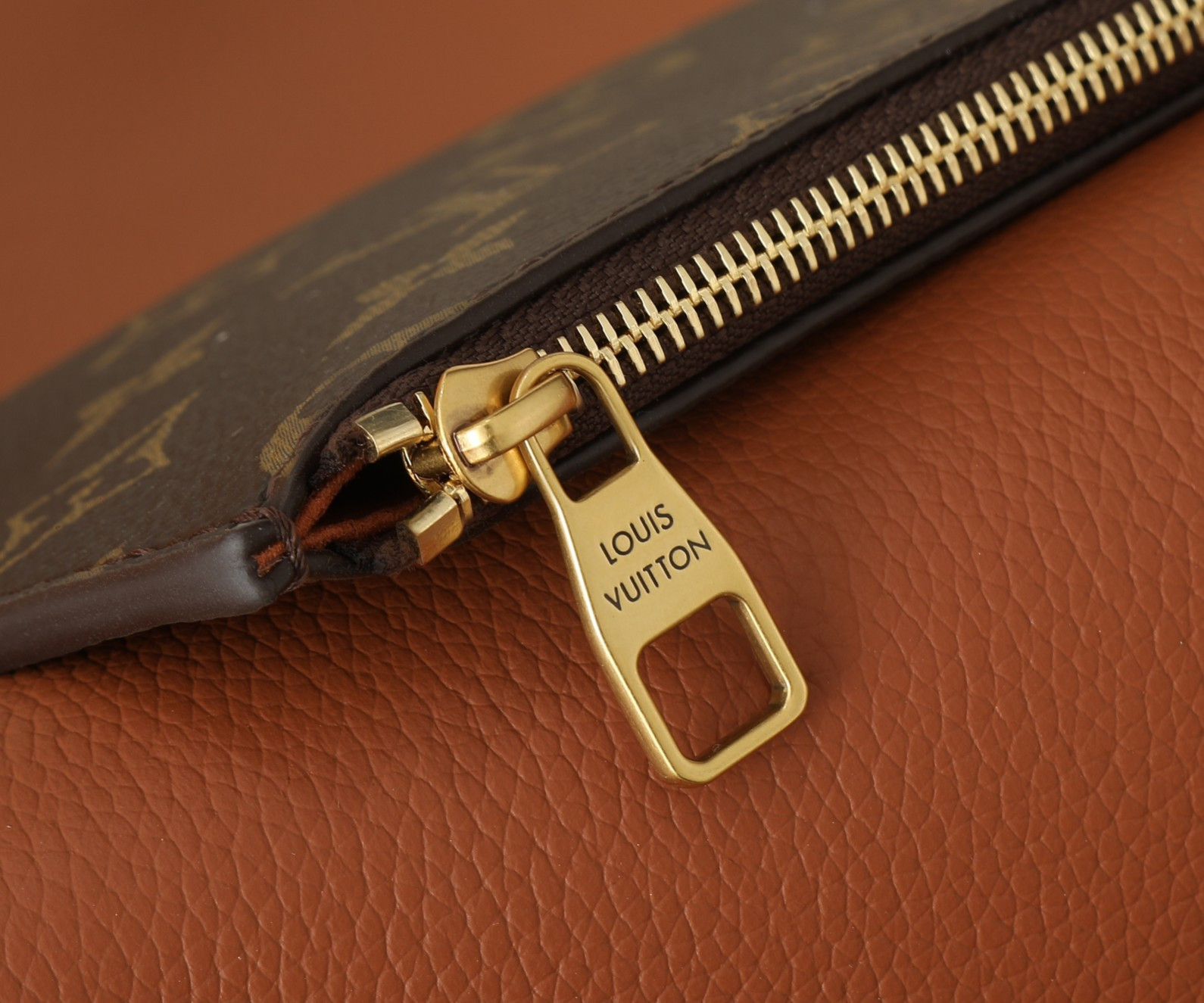 LV Low Key Hobo MM M25354 12.2 x 13.8 x 7.1 in
