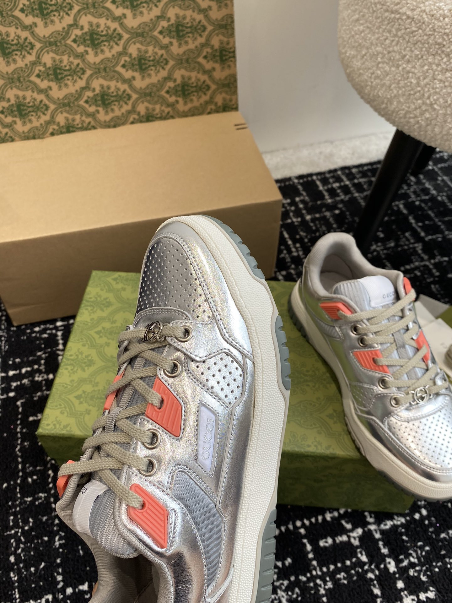 ua G*u*i low-top sneaker