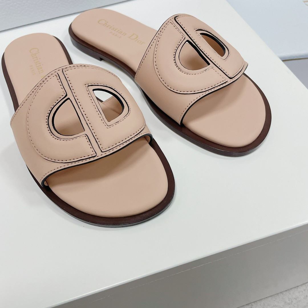 ua D*or d-club slide