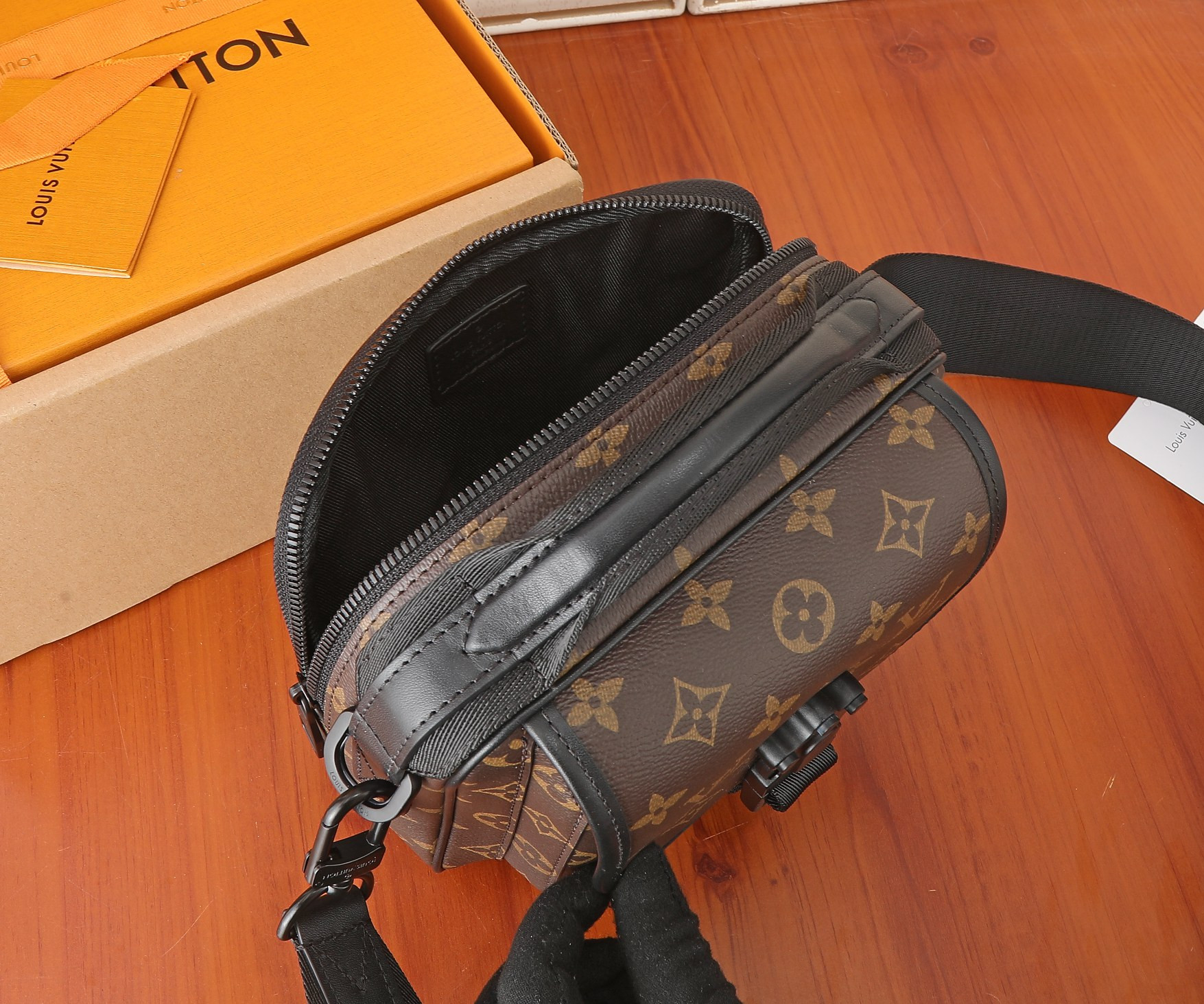 LV Quest Messenger M46973 7.1 x 7.1 x 3.9 inches