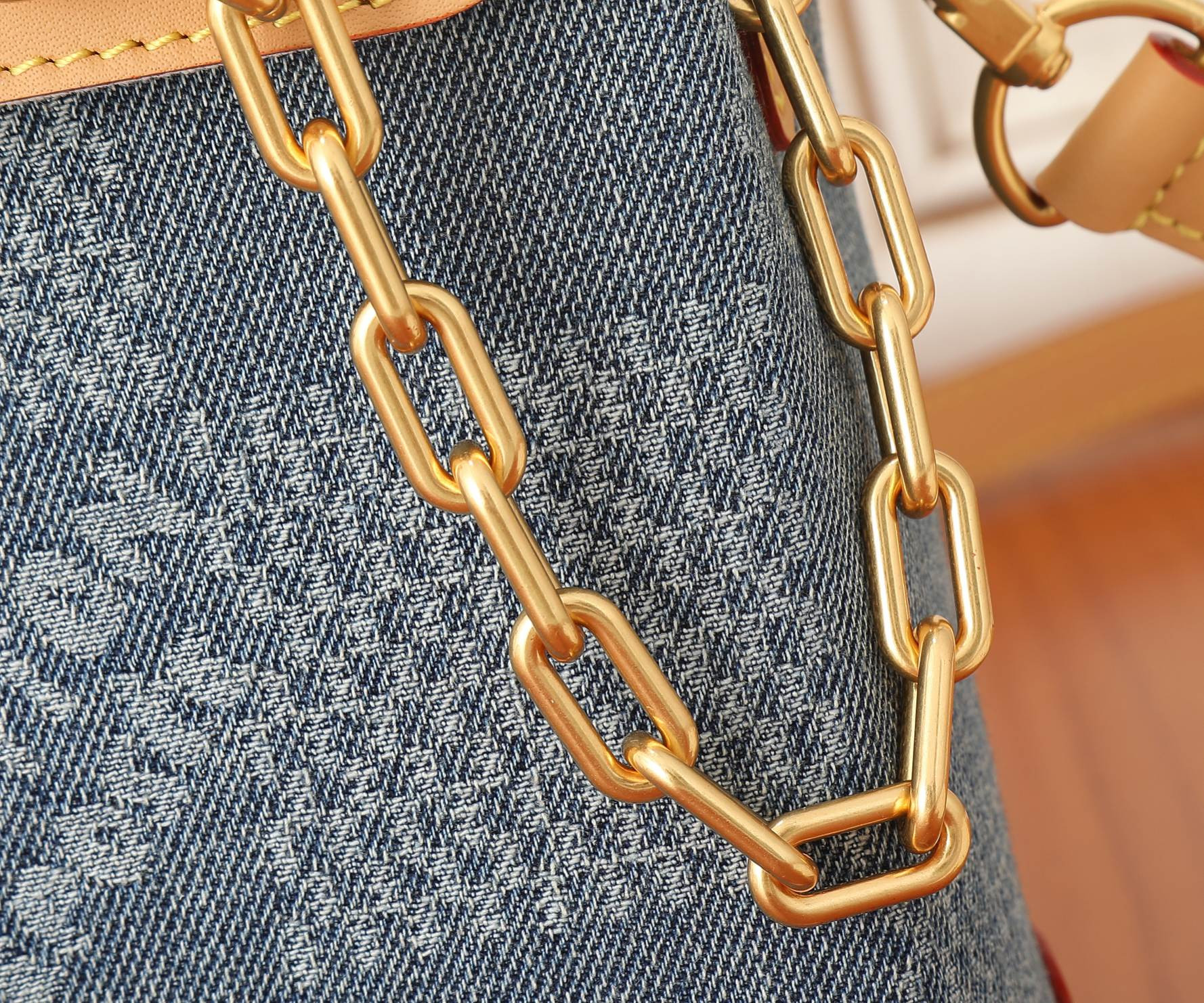 LV Nano Steamer N40751 5.9 x 7.1 x 2.8 inches