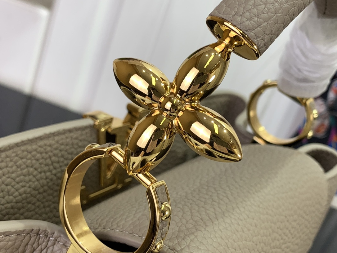 LV Capucines BB M4886 27x18x9cm