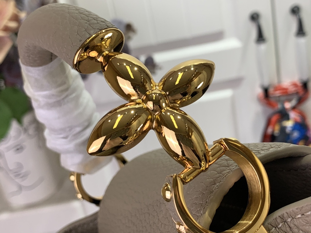 LV Capucines Mini M48861 8.3 x 5.5 x 3.1 inches