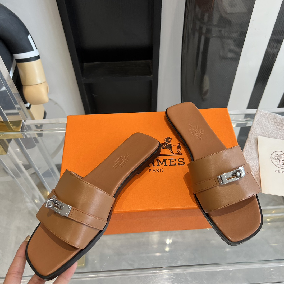 ua H**mes giulia sandal