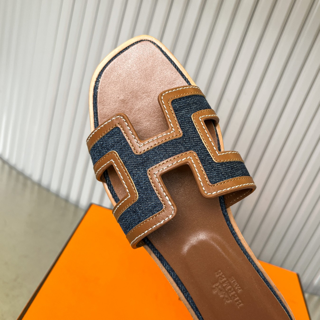 ua H**mes oran sandal