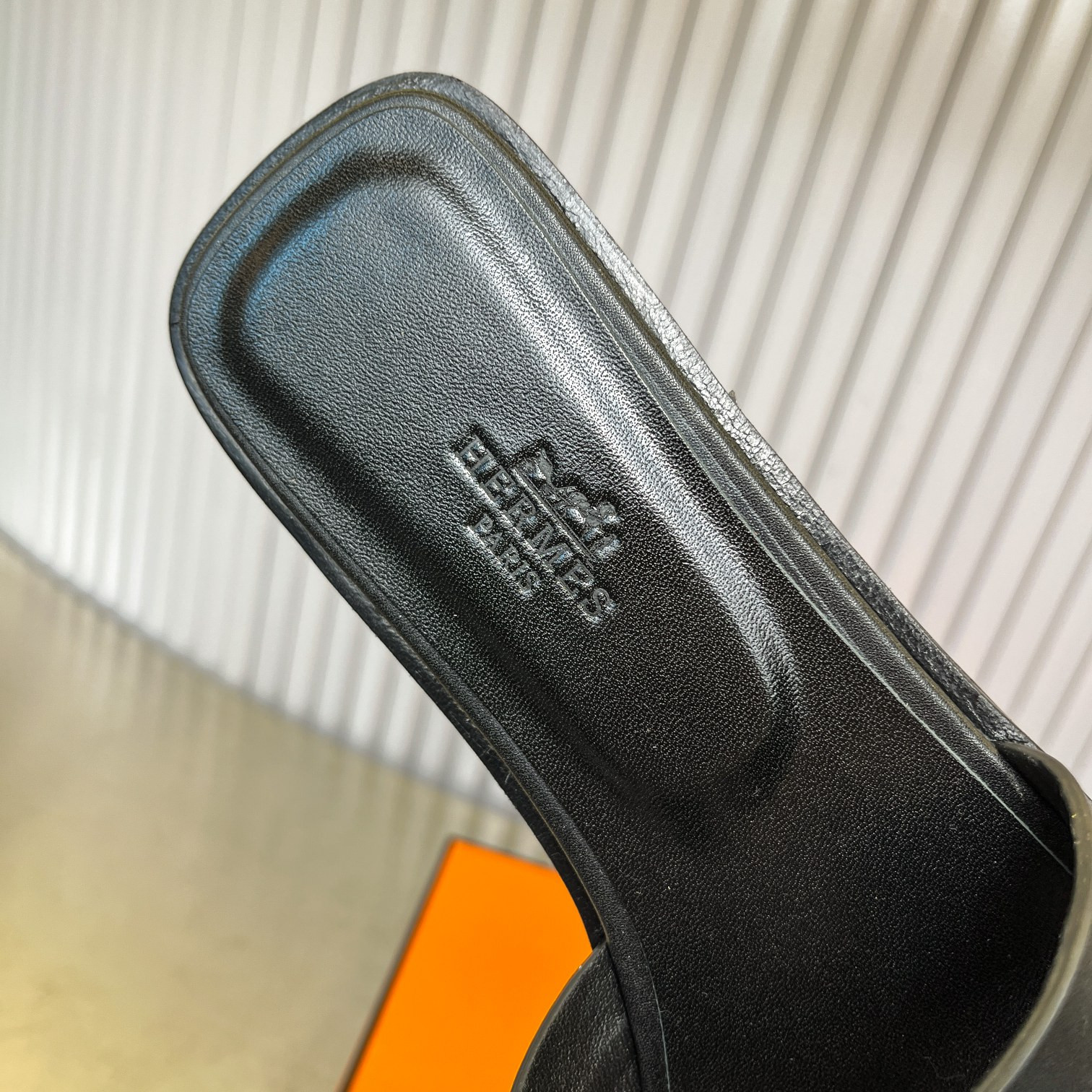 ua H**mes oran sandal