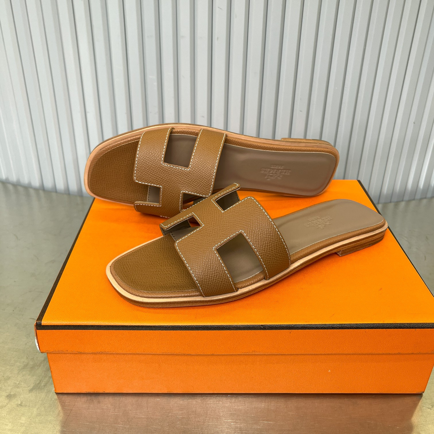 ua H**mes oran sandal