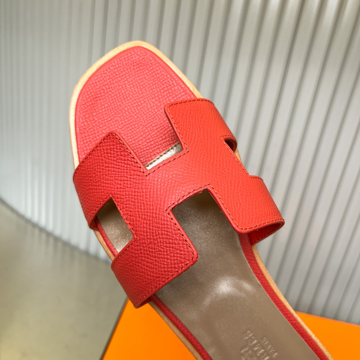 ua H**mes oran sandal