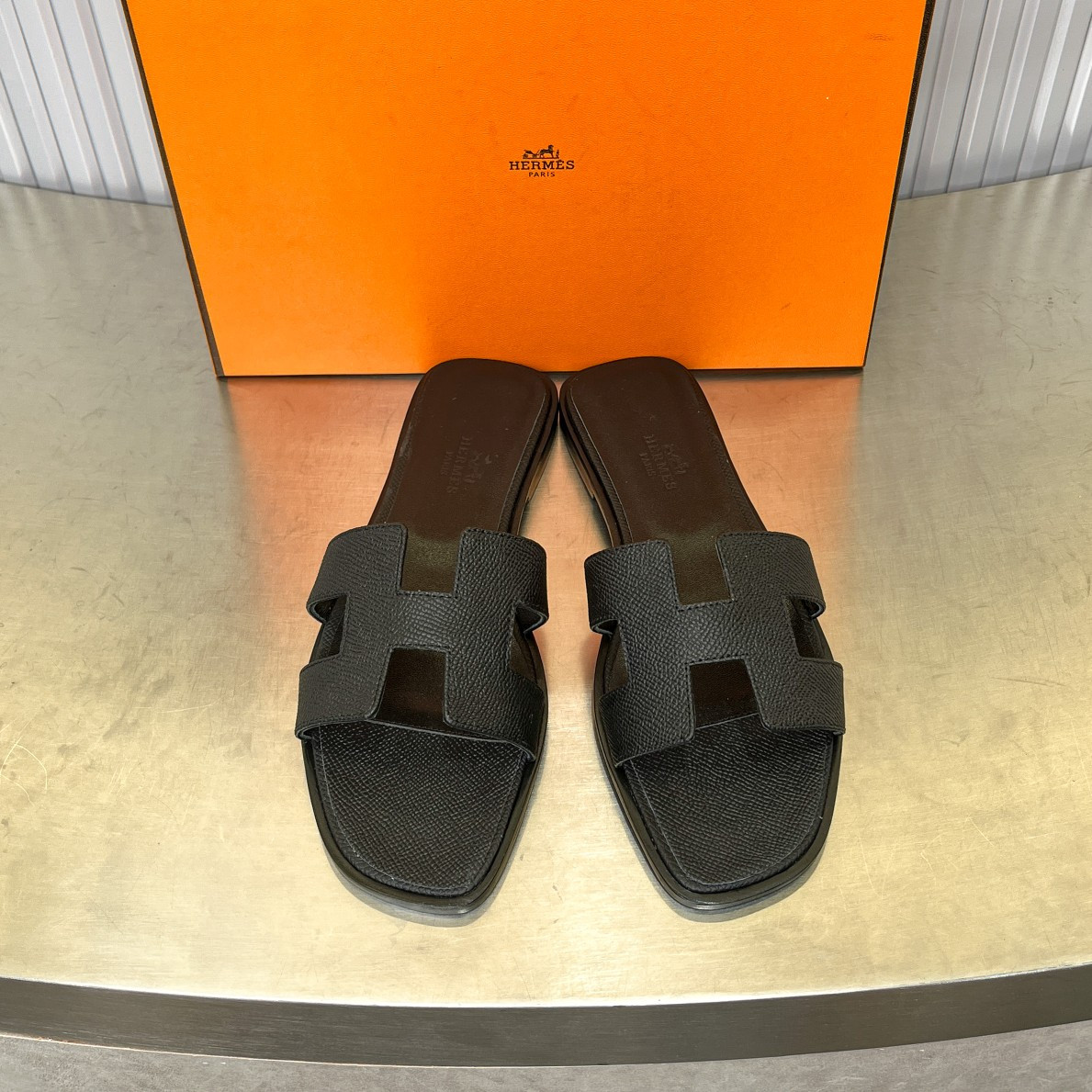 ua H**mes oran sandal
