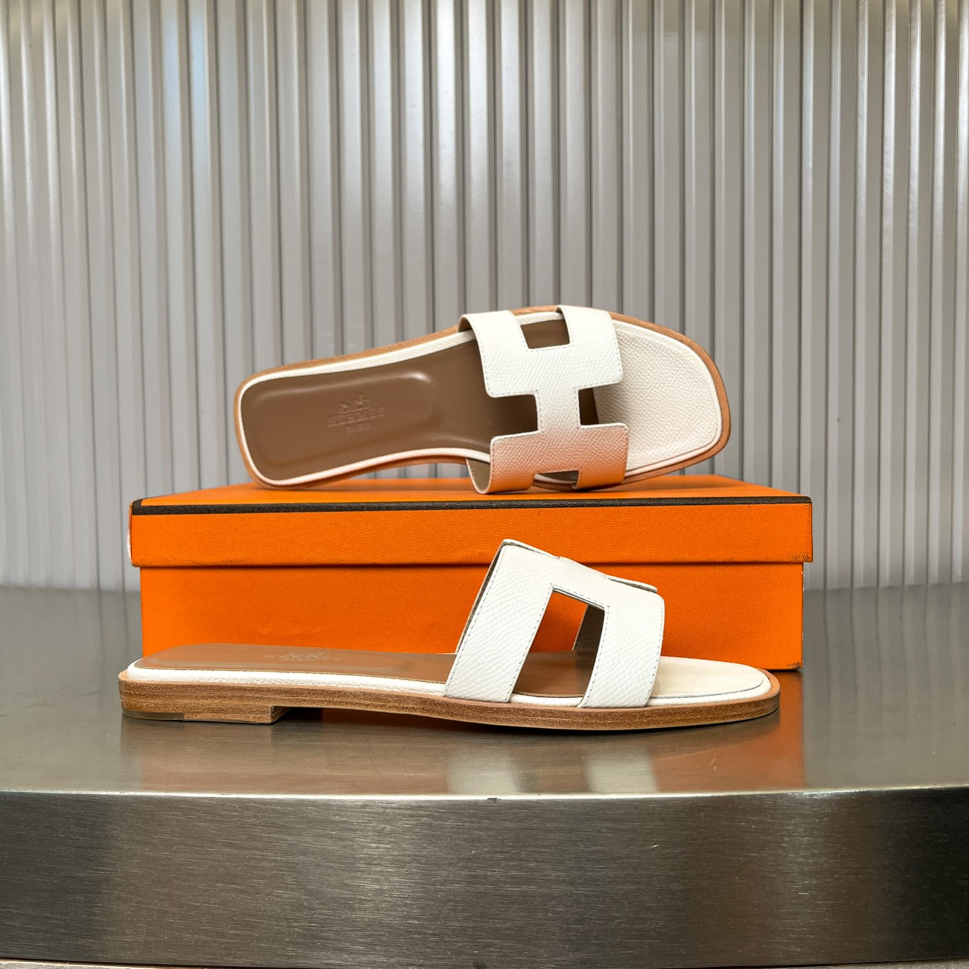 ua H**mes oran sandal