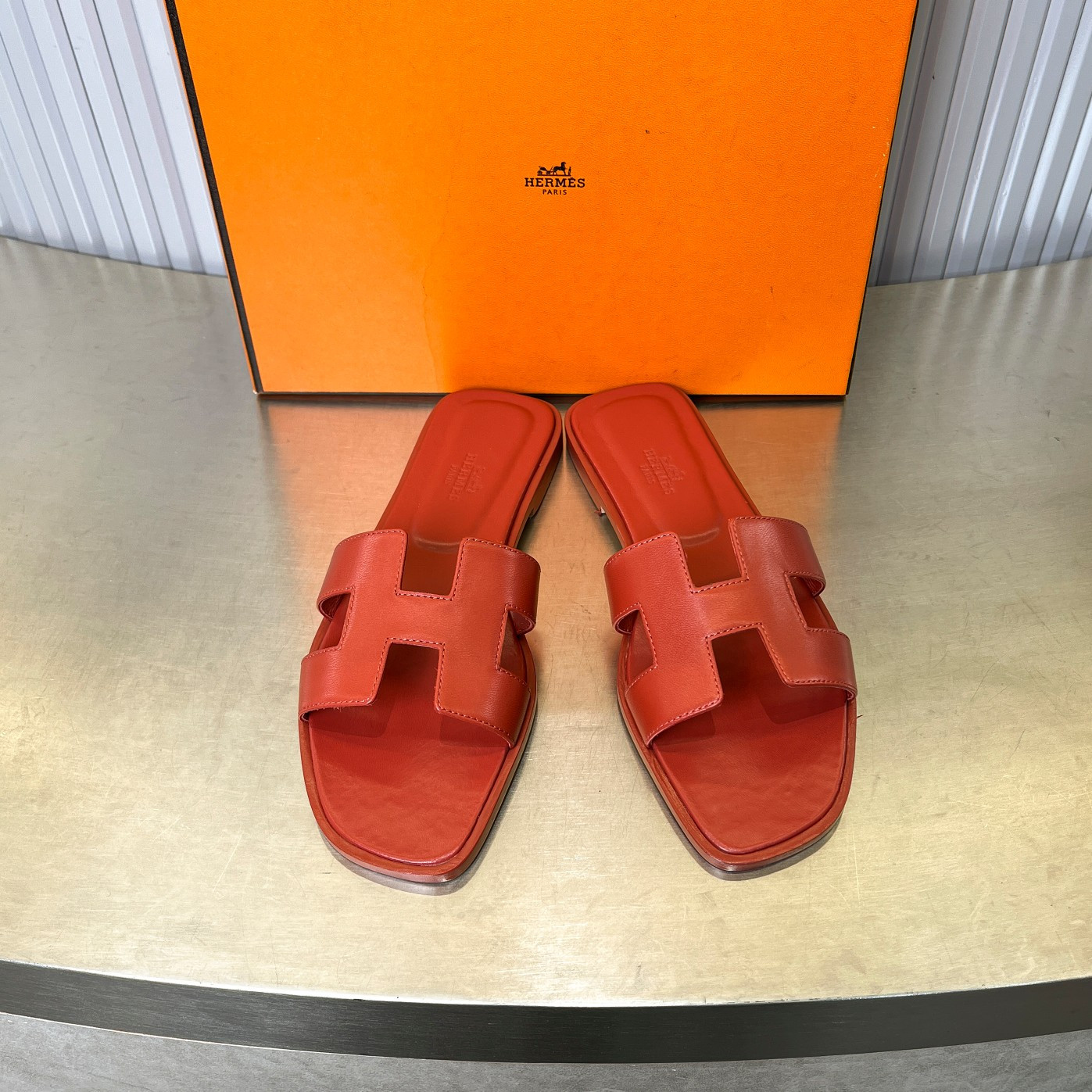 ua H**mes oran sandal