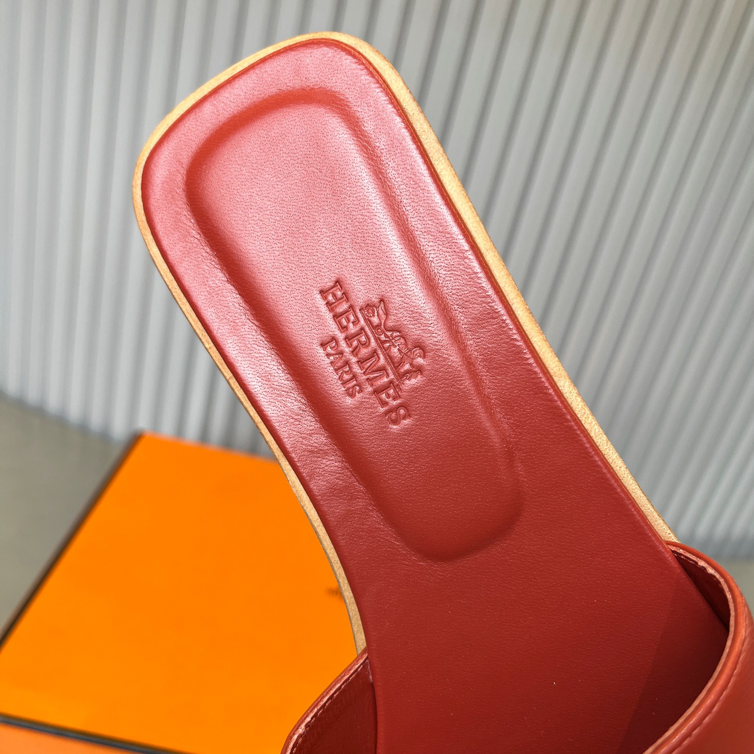 ua H**mes oran sandal