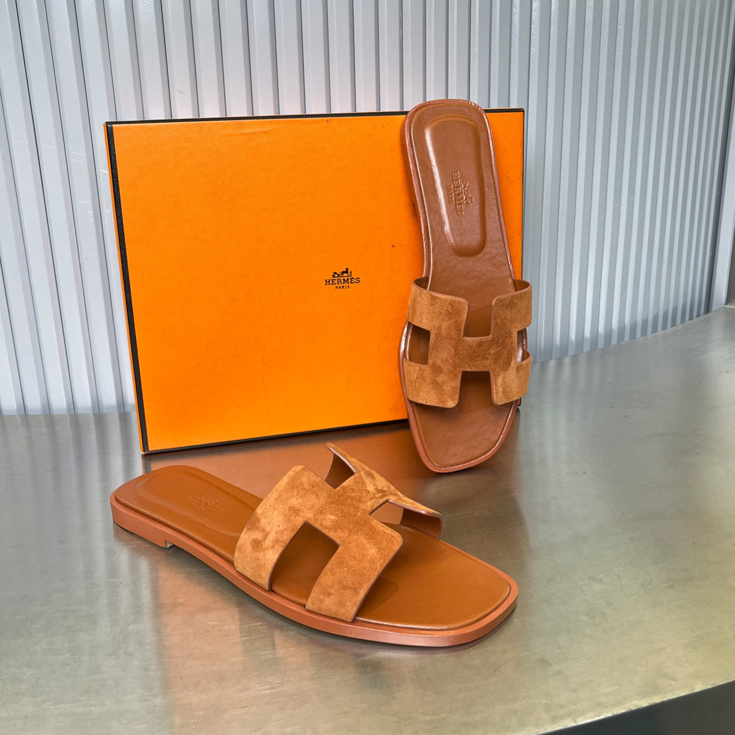 ua H**mes oran sandal