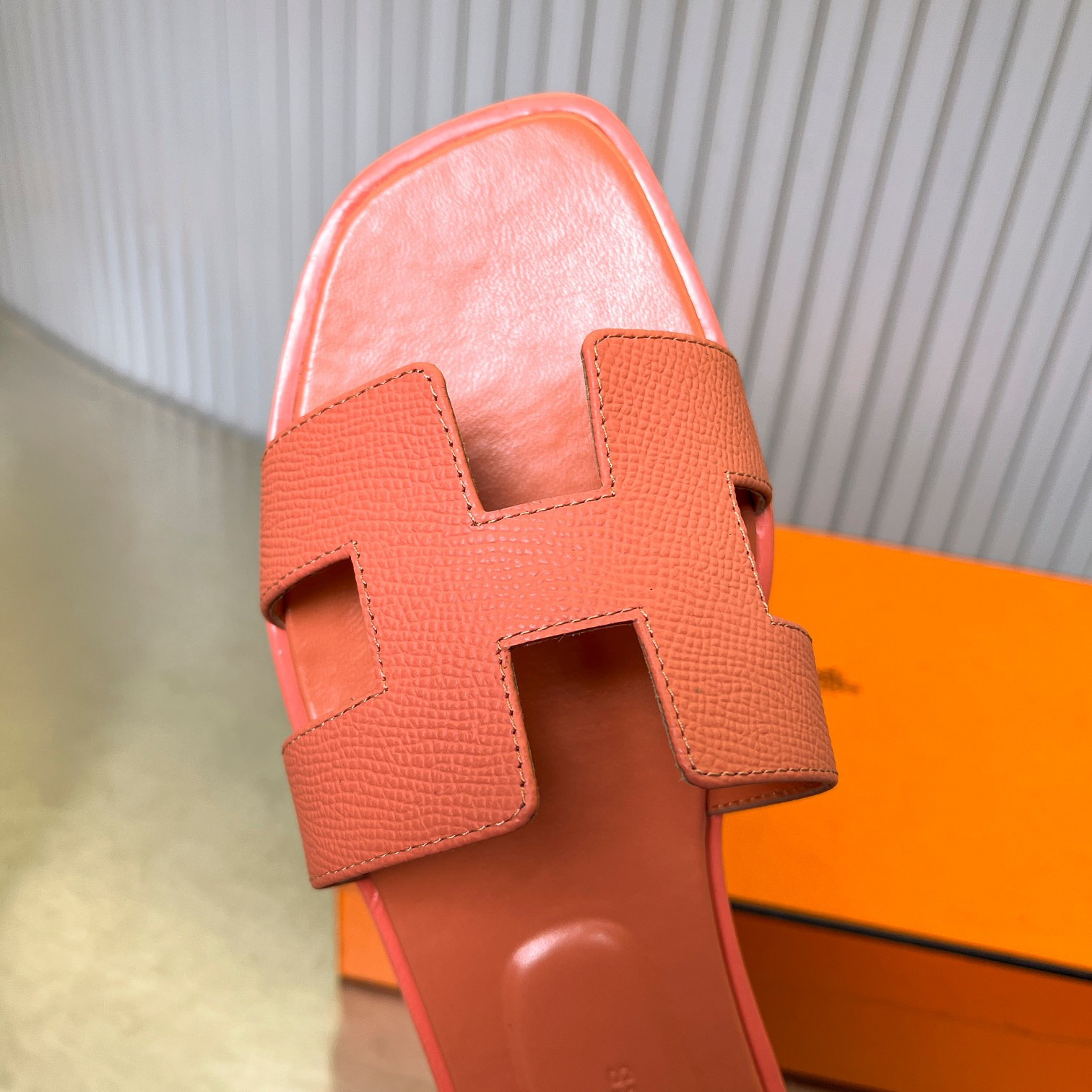 ua H**mes oran sandal