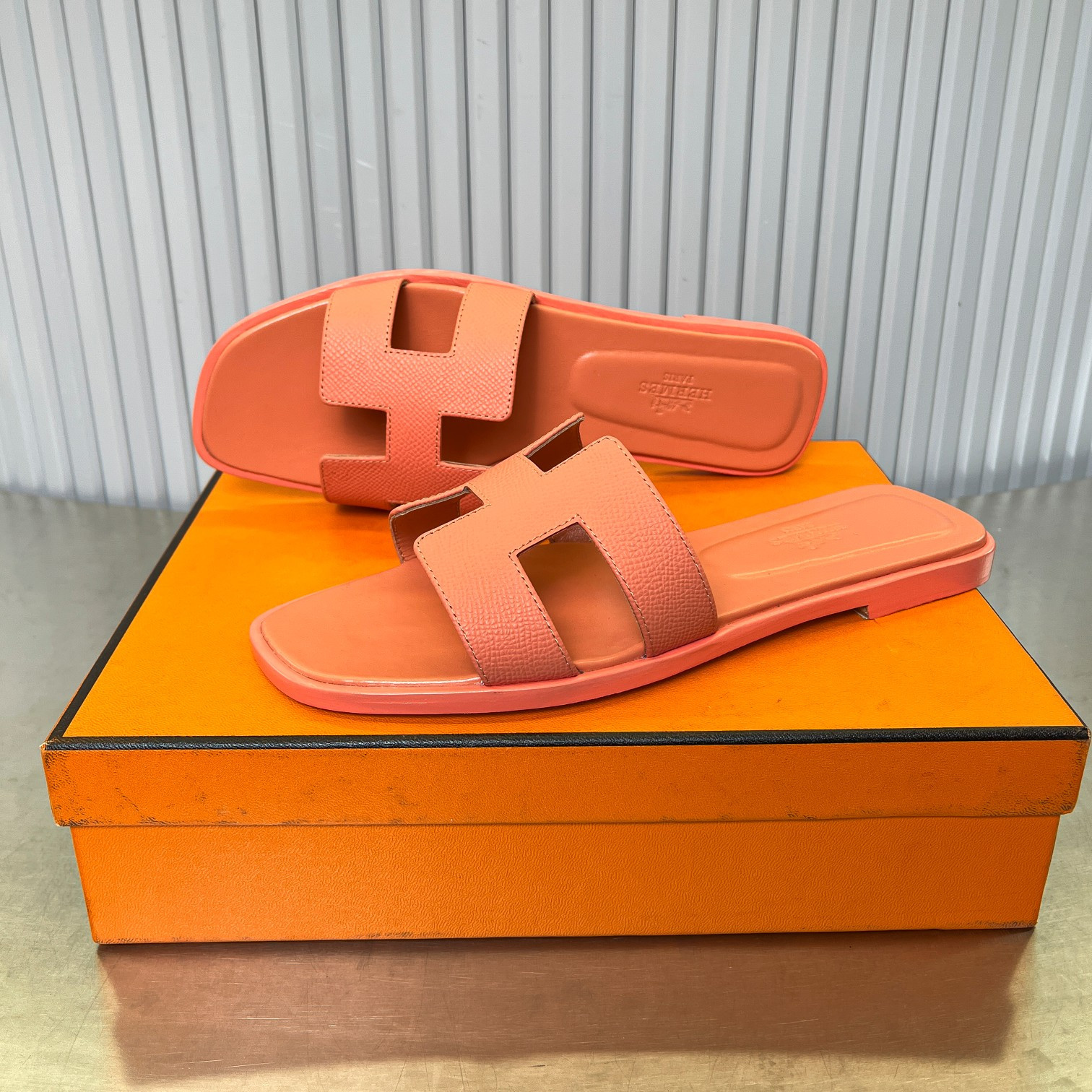 ua H**mes oran sandal