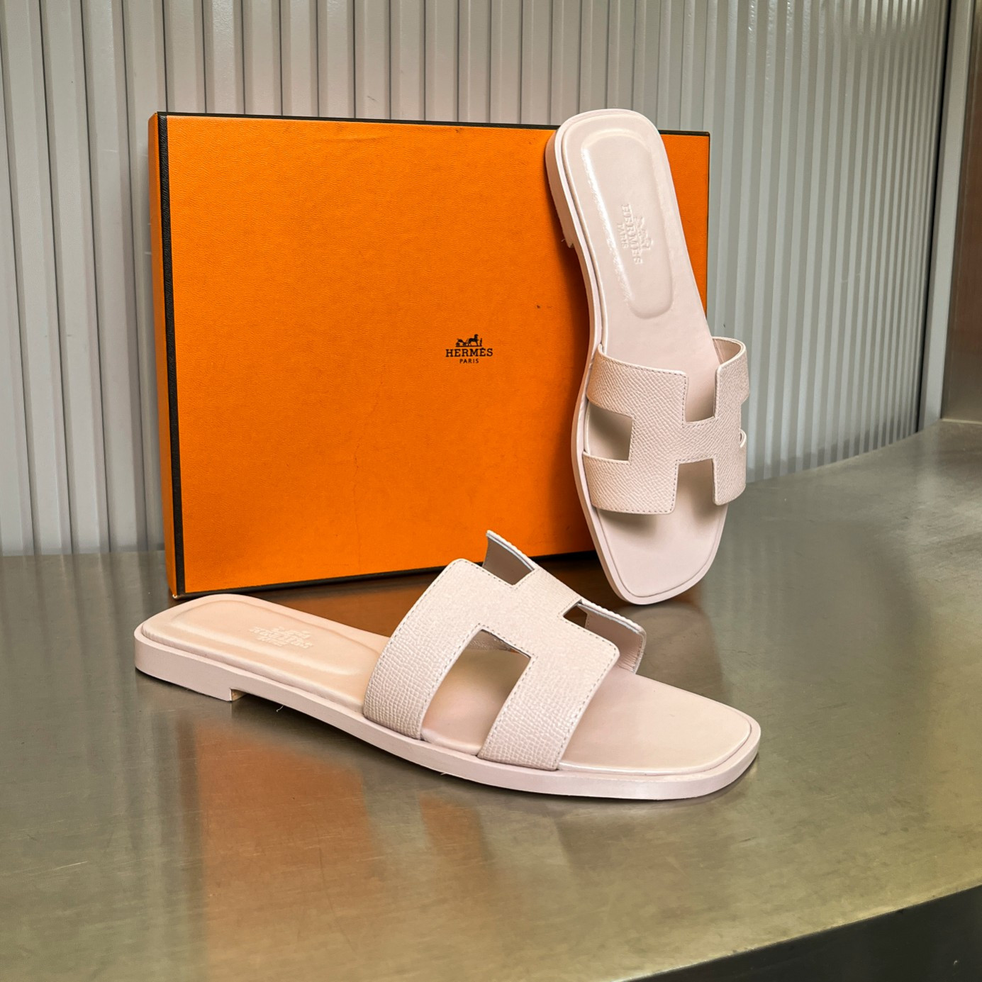 ua H**mes oran sandal