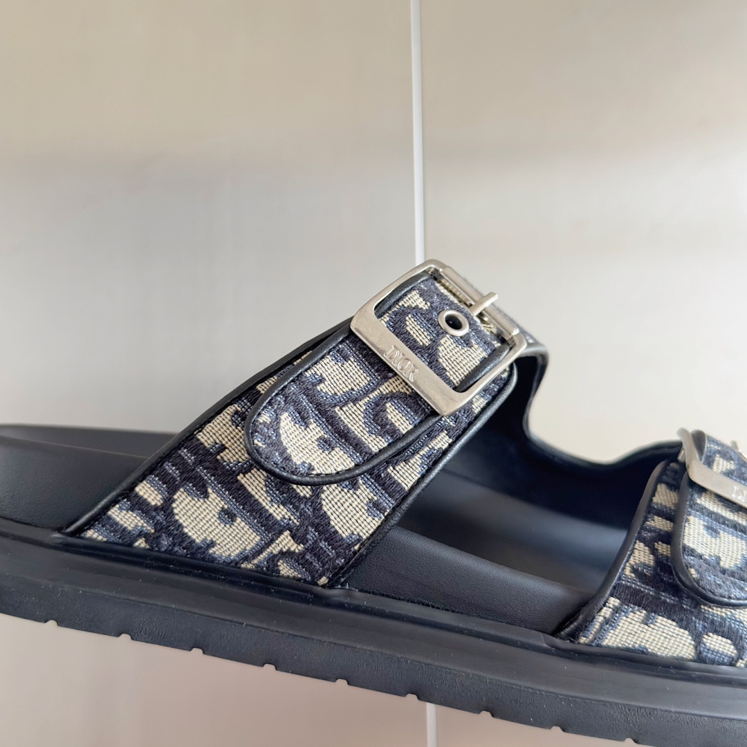 ua D*or aqua sandal