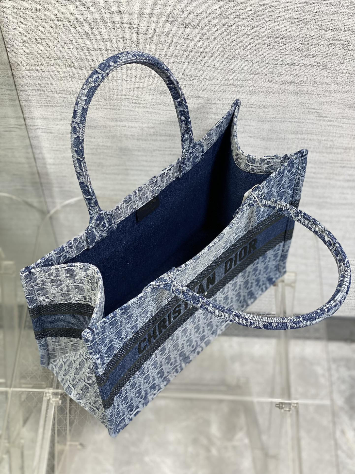 medium d*or book tote blue De*1m d*or oblique jacquard 36 x 27.5 x 16.5 cm