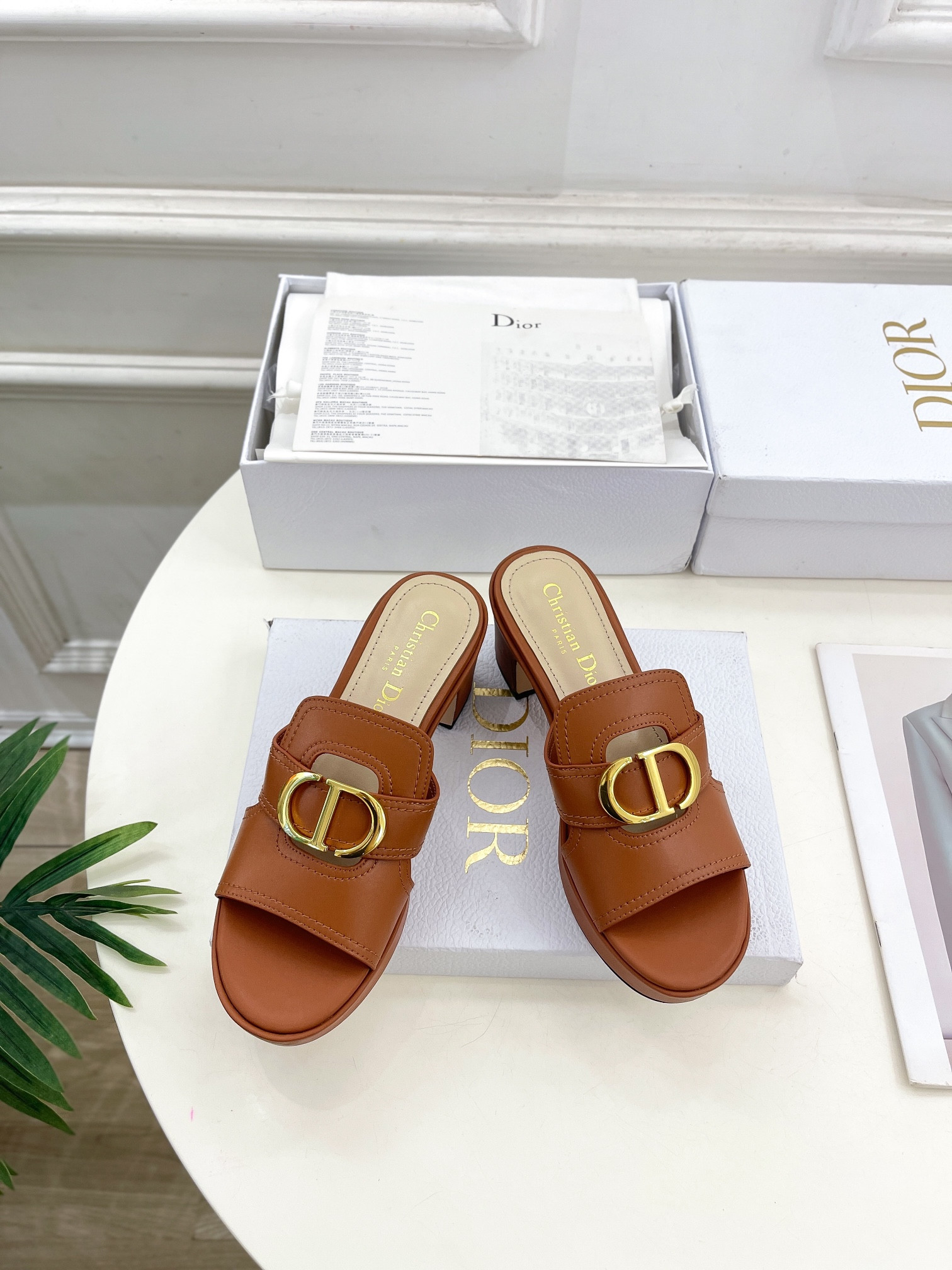 ua D*or 30 montaigne platform slide