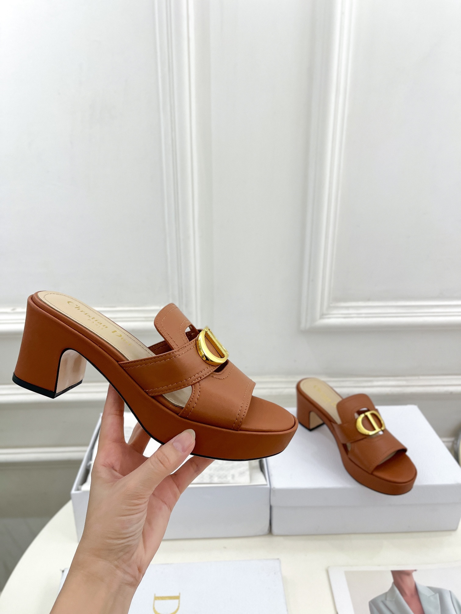 ua D*or 30 montaigne platform slide