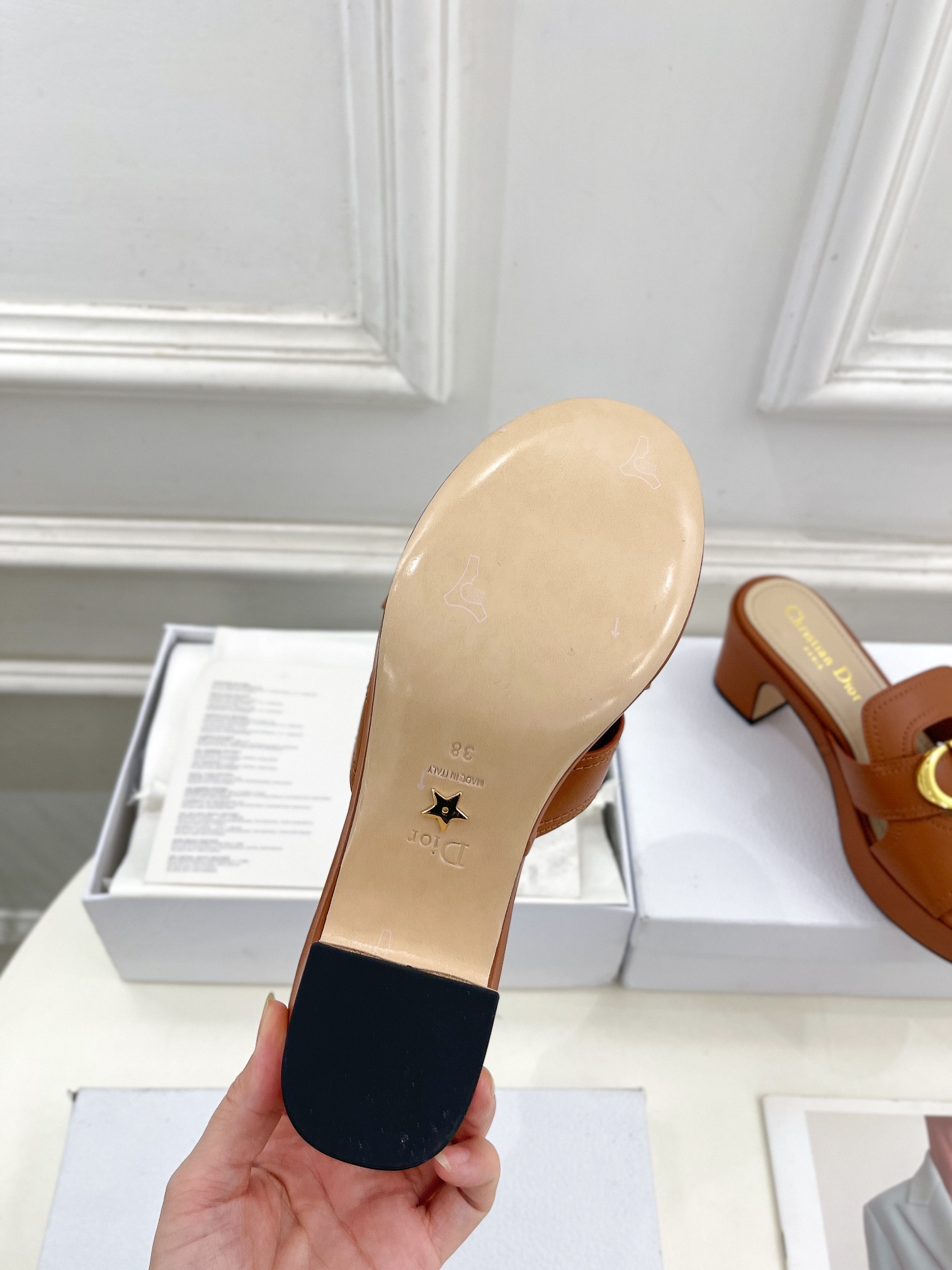ua D*or 30 montaigne platform slide