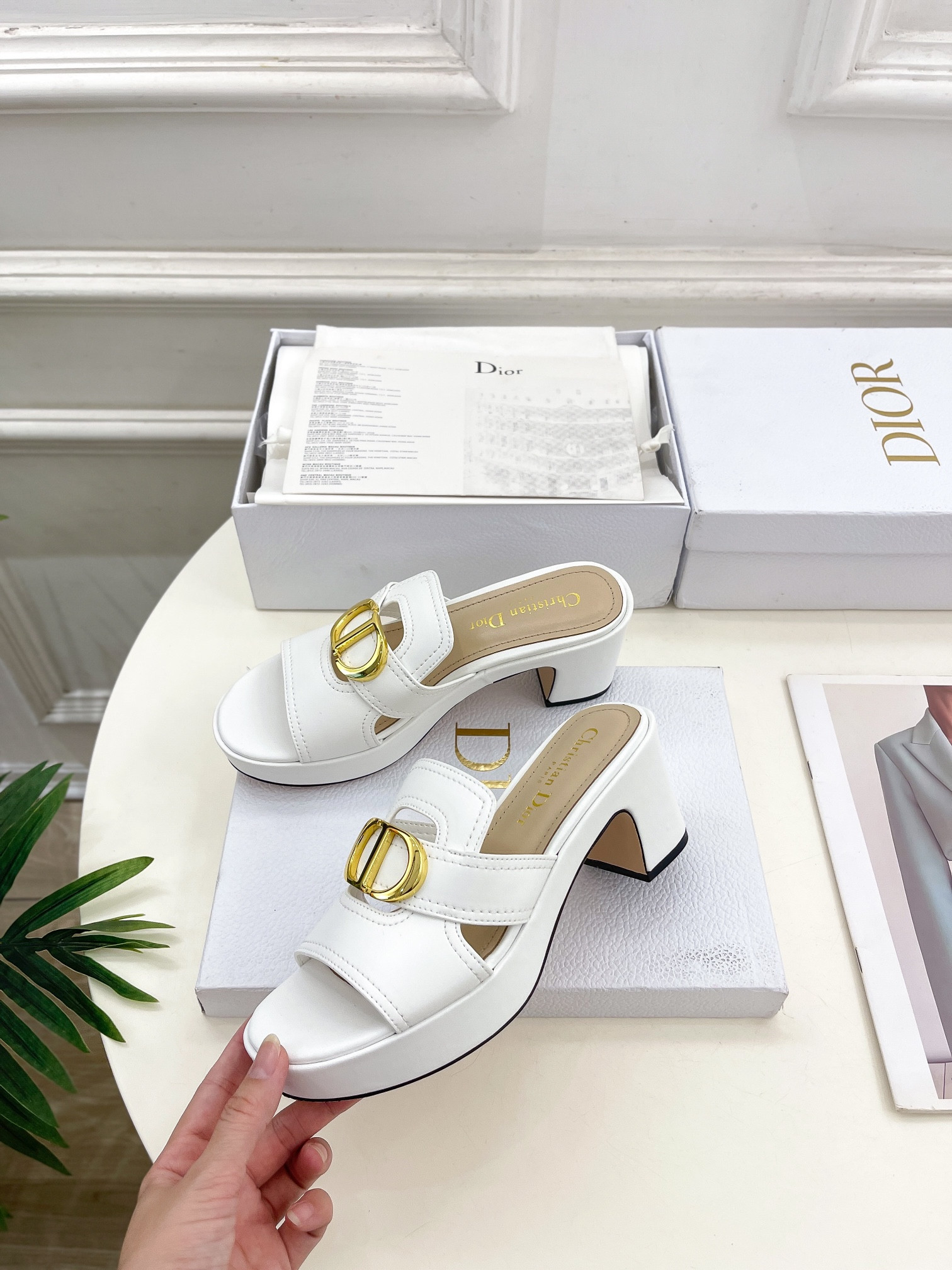 ua D*or 30 montaigne platform slide