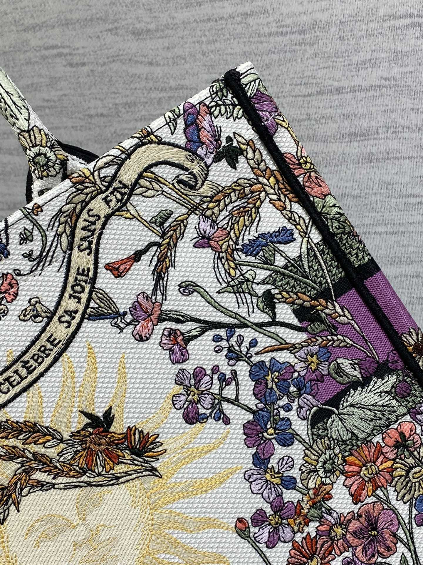 medium D*or book tote ecru multicolor D*or 4 saisons Été soleil embroidery 36 x 27.5 x 16.5 cm