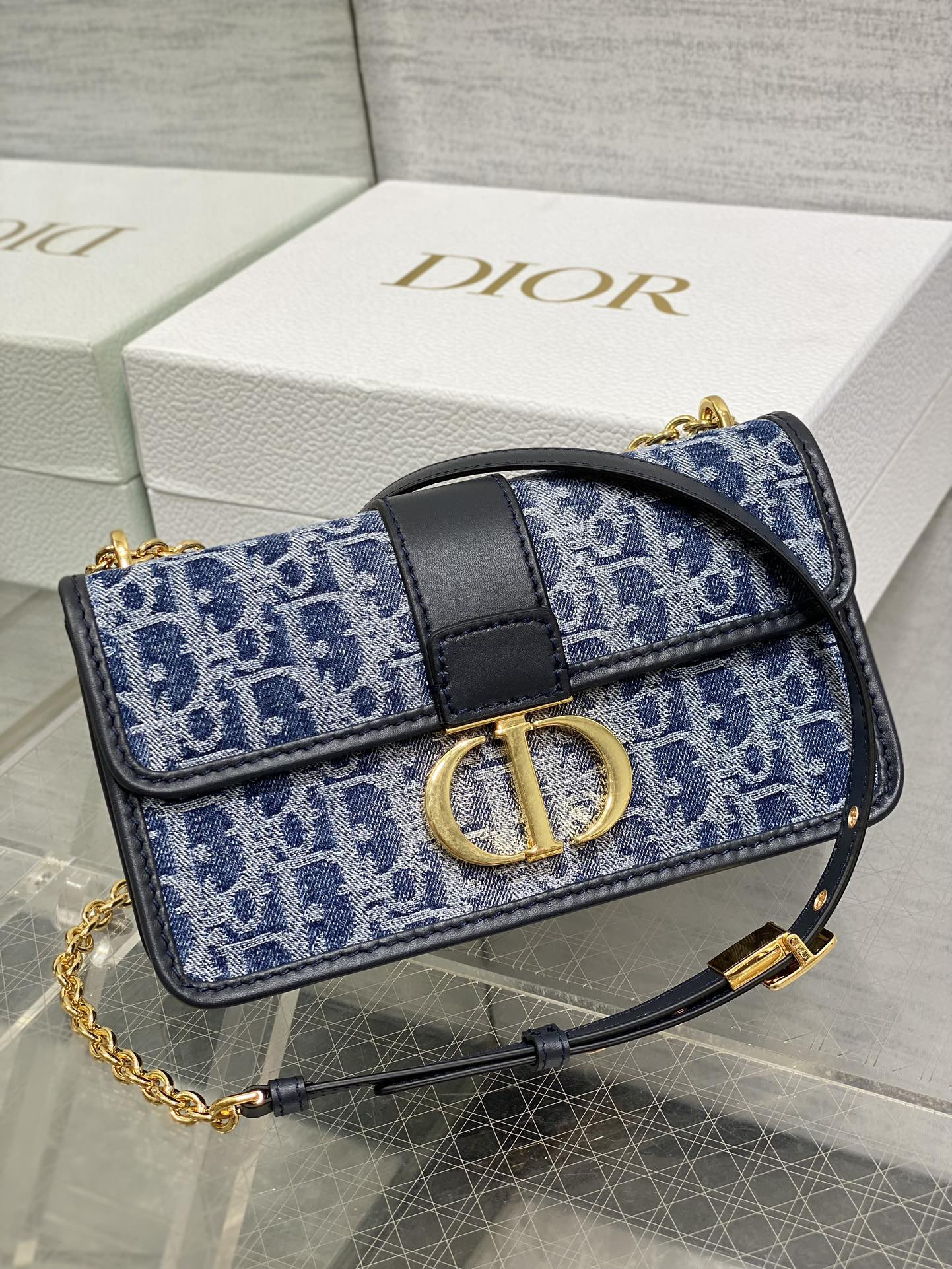 d*or 30 montaigne east-west bag with chain blue De*1m d*or oblique jacquard 21 x 12 x 6 cm