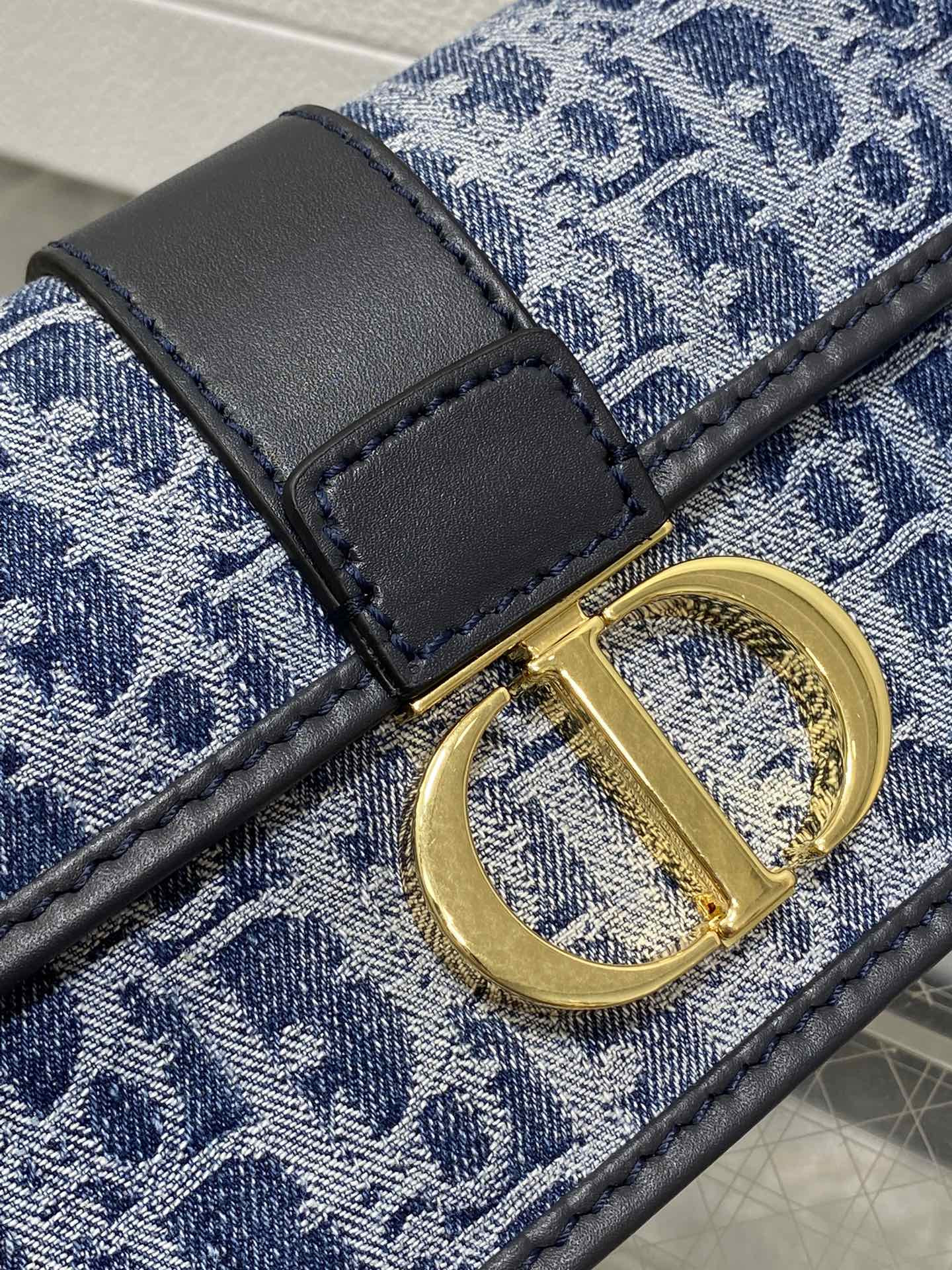 d*or 30 montaigne east-west bag with chain blue De*1m d*or oblique jacquard 21 x 12 x 6 cm