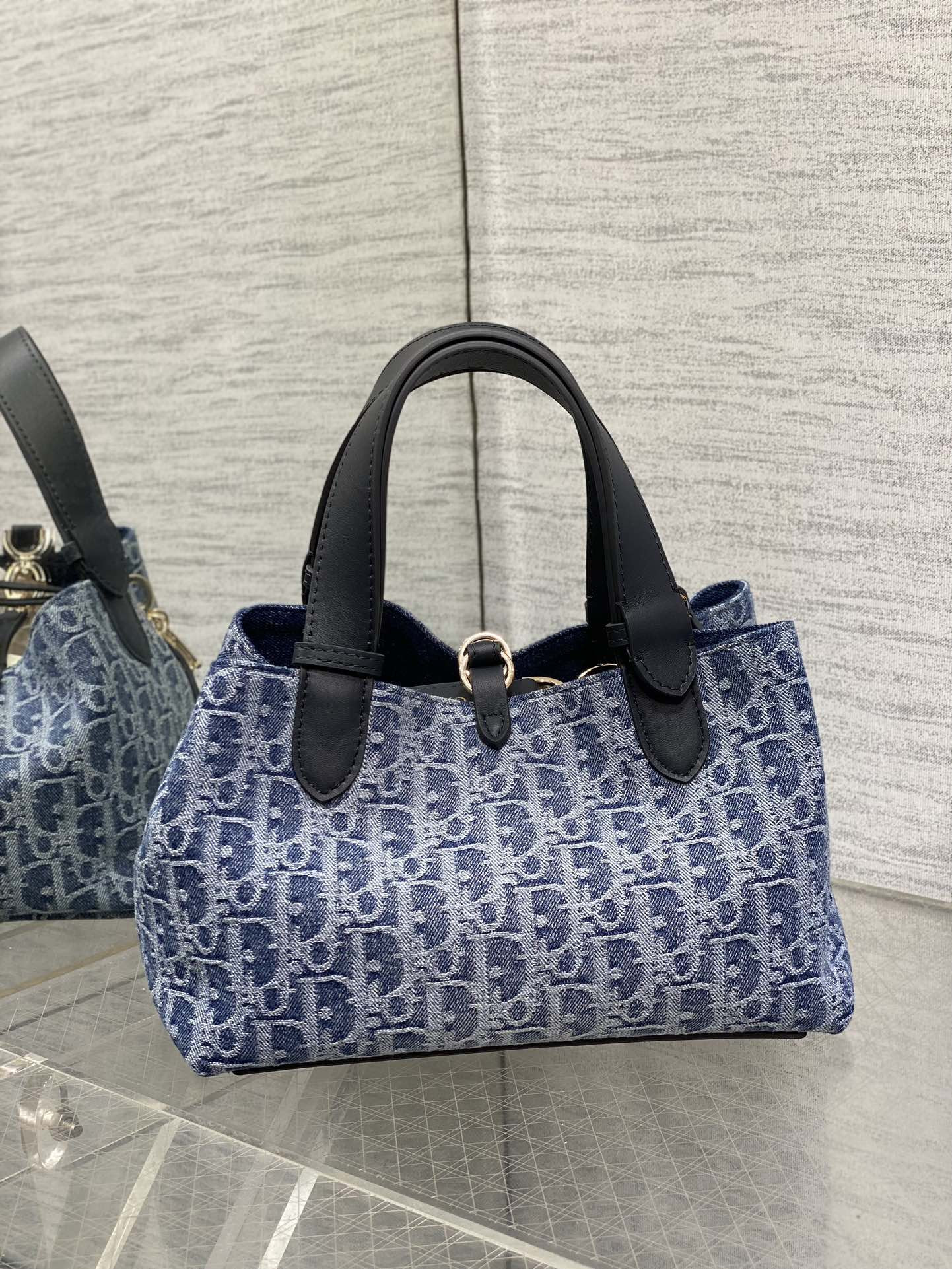 small d*or toujours bag blue De*1m d*or oblique jacquard 23 x15 x15cm