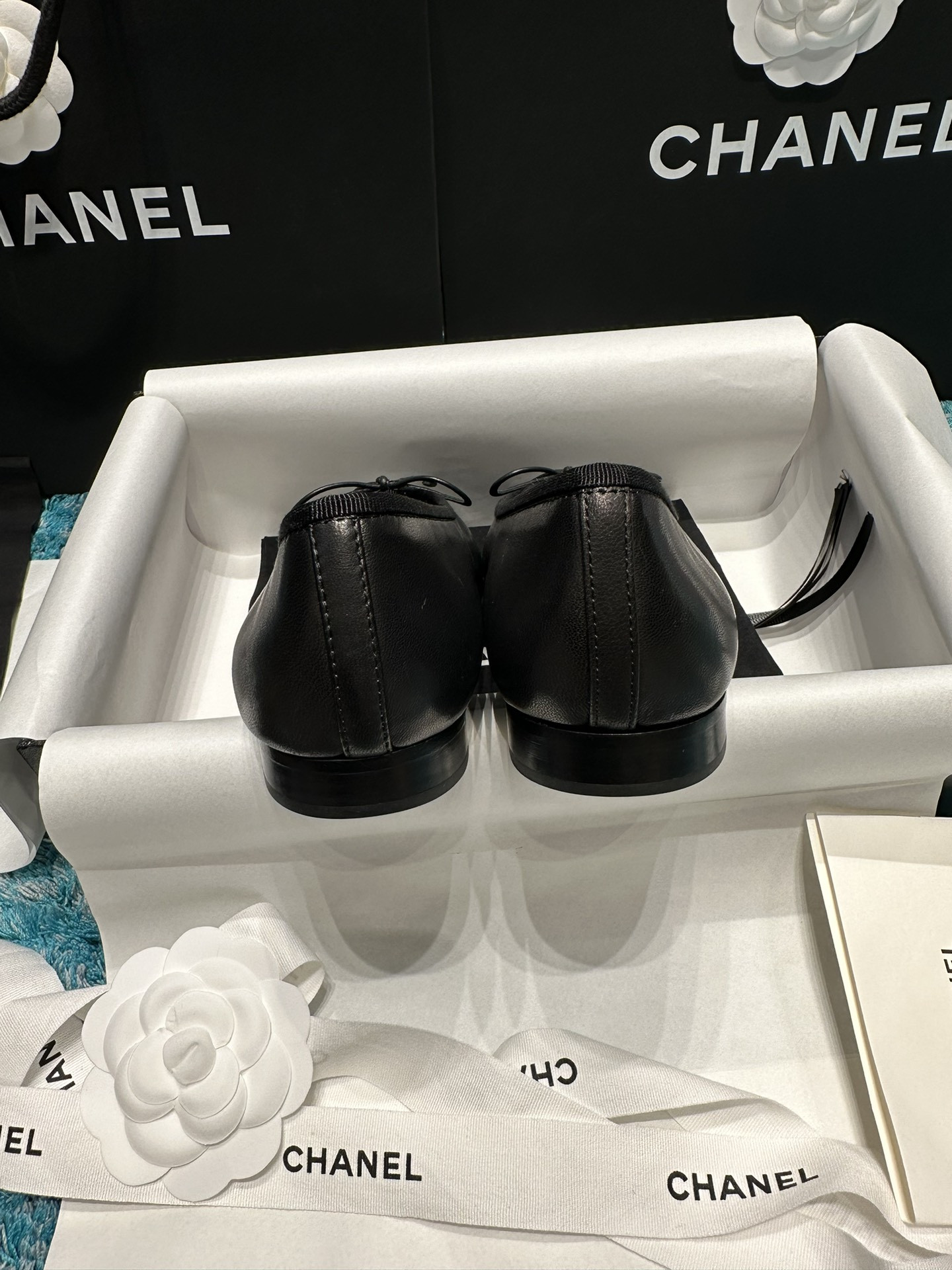 ua Ch*el ballet flats