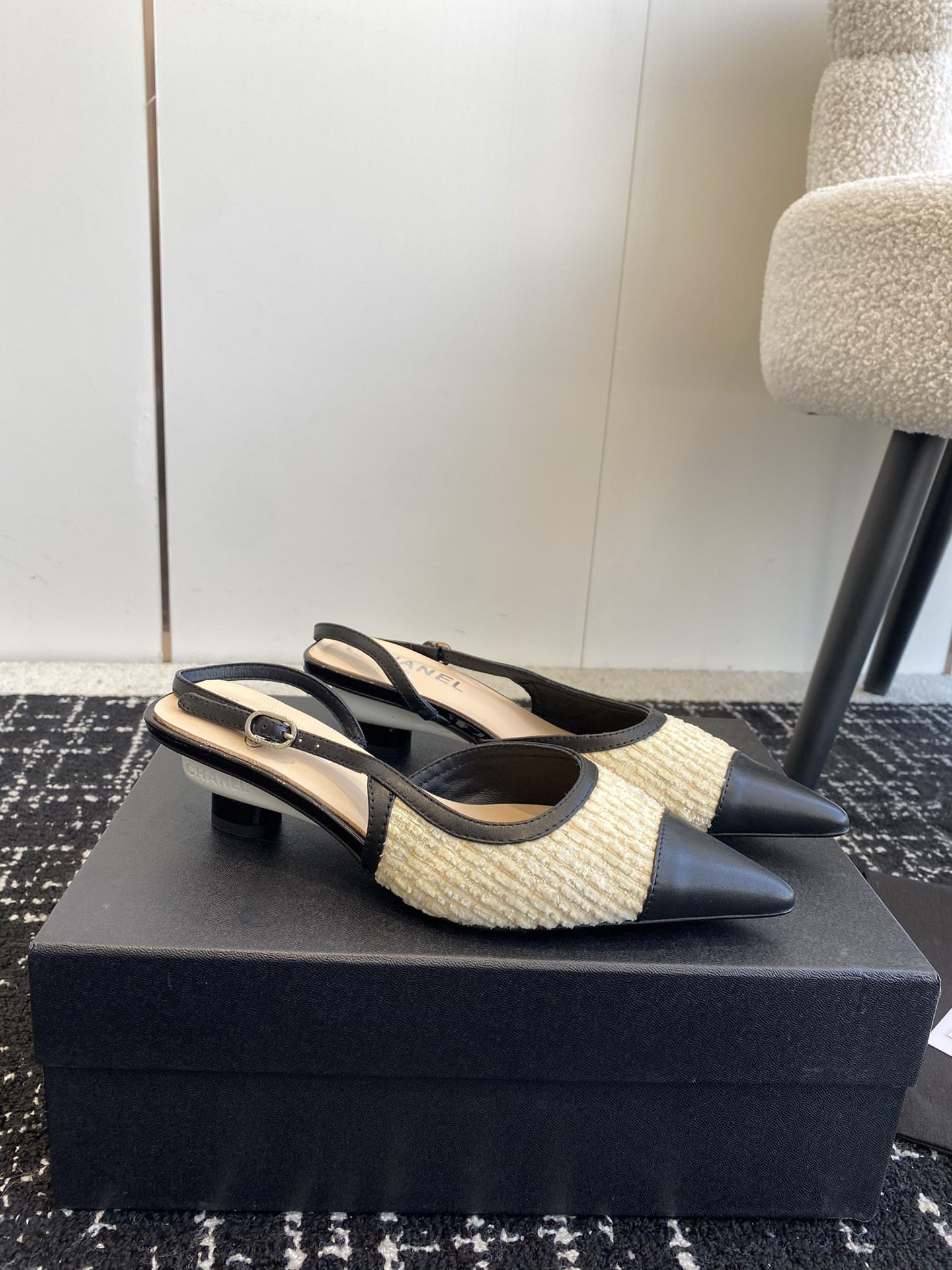 ua Ch*el slingbacks