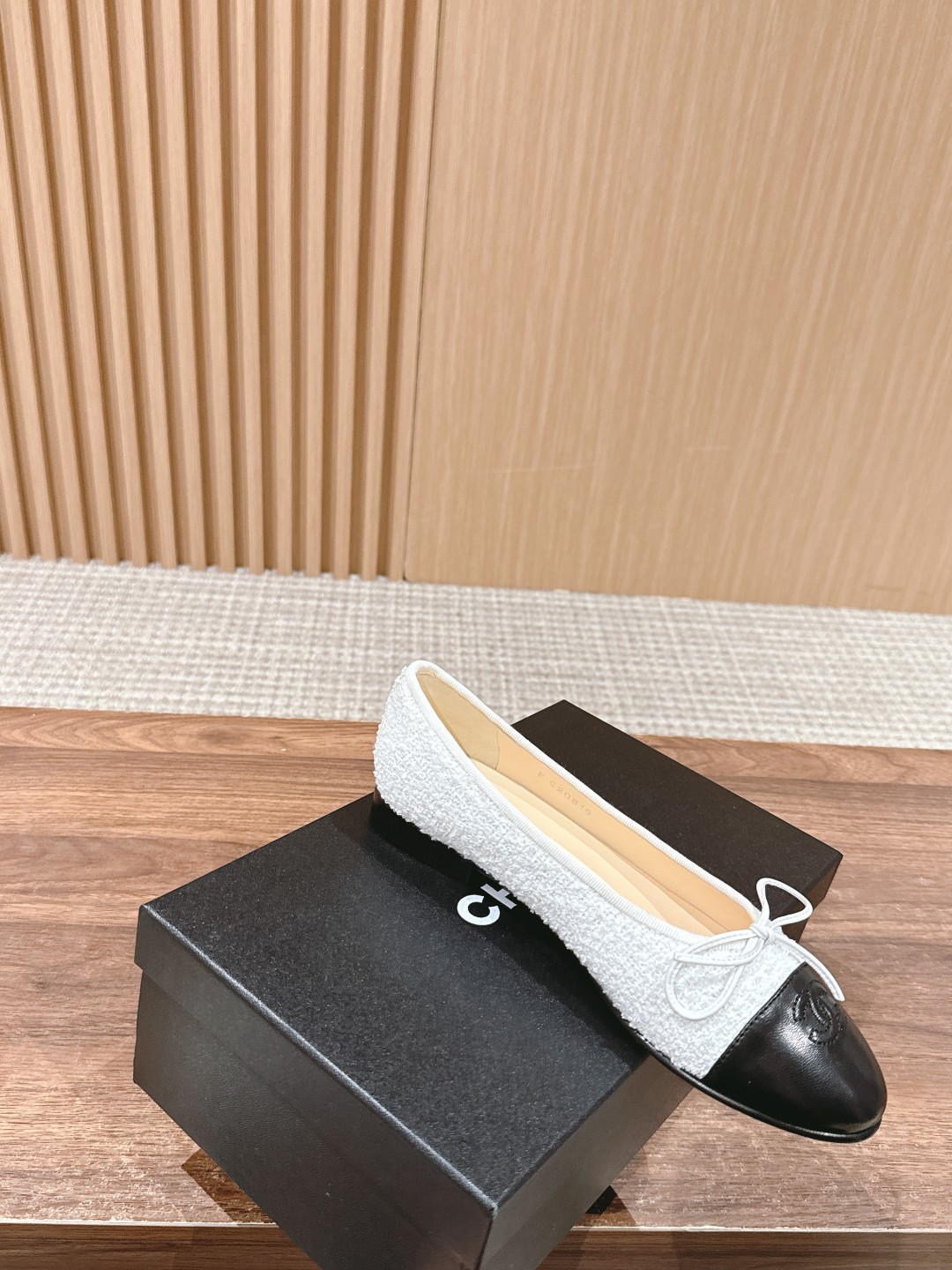 ua Ch*el ballet flats