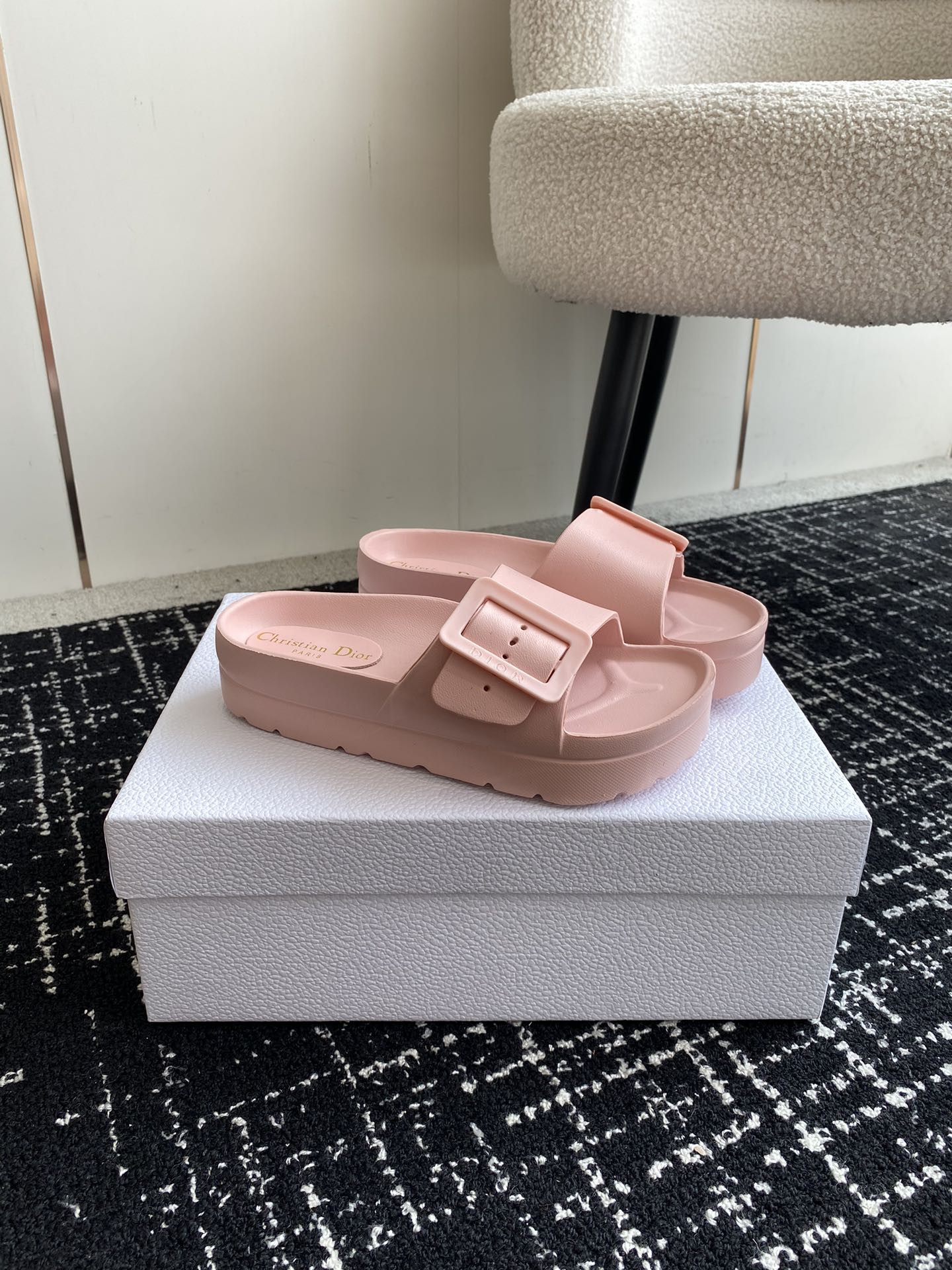 ua D*or slide