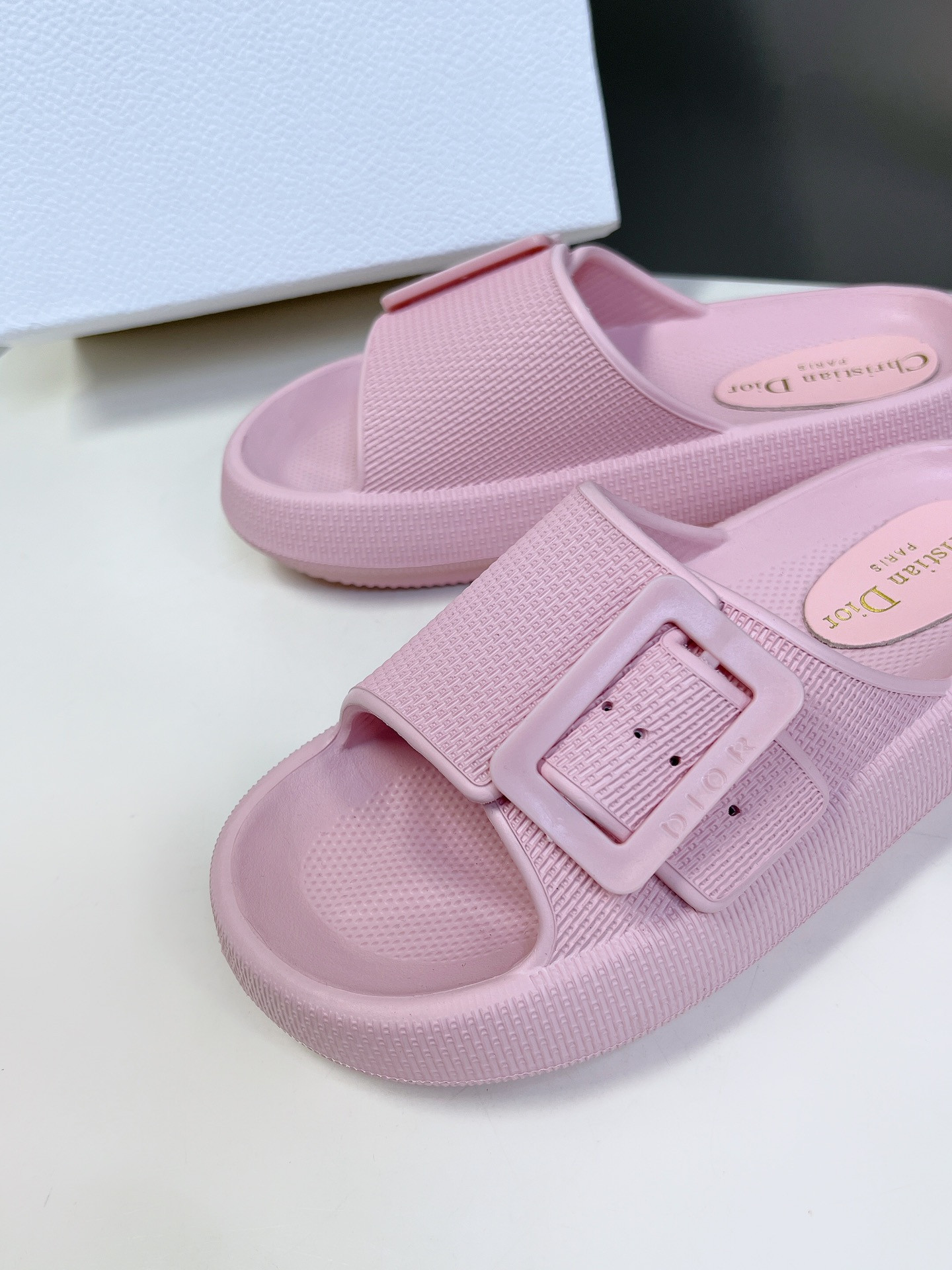ua D*or slide