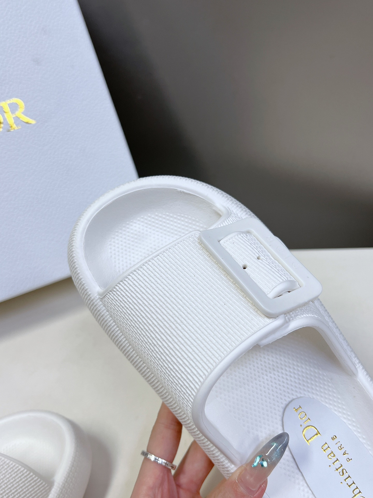ua D*or slide